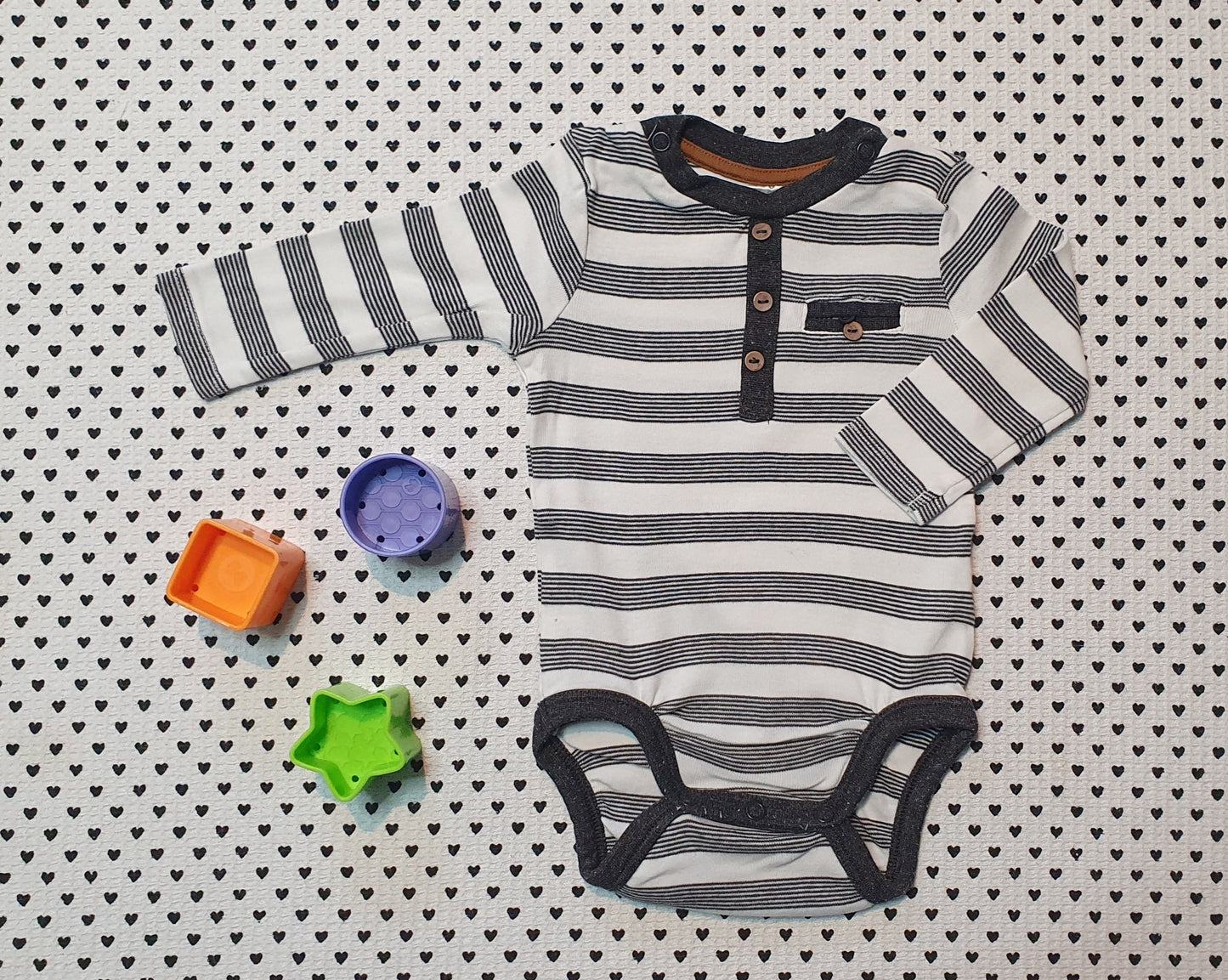 Minis Junge | Bodys Langarm mit Knopfleiste, von H&M, Gr. 62