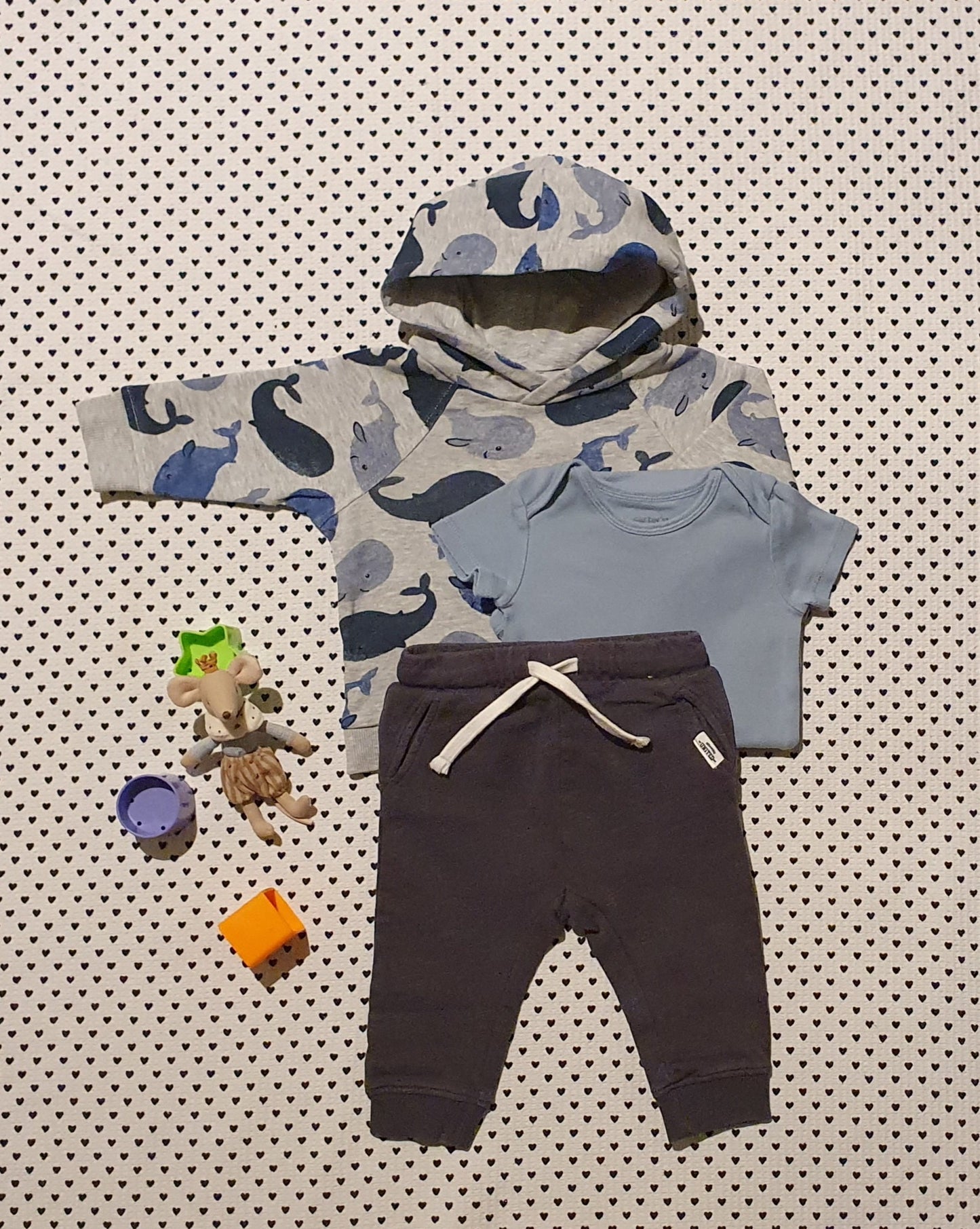 Minis Junge | Kleiderset: Body, Pullover und Trainerhosen, Gr. 74