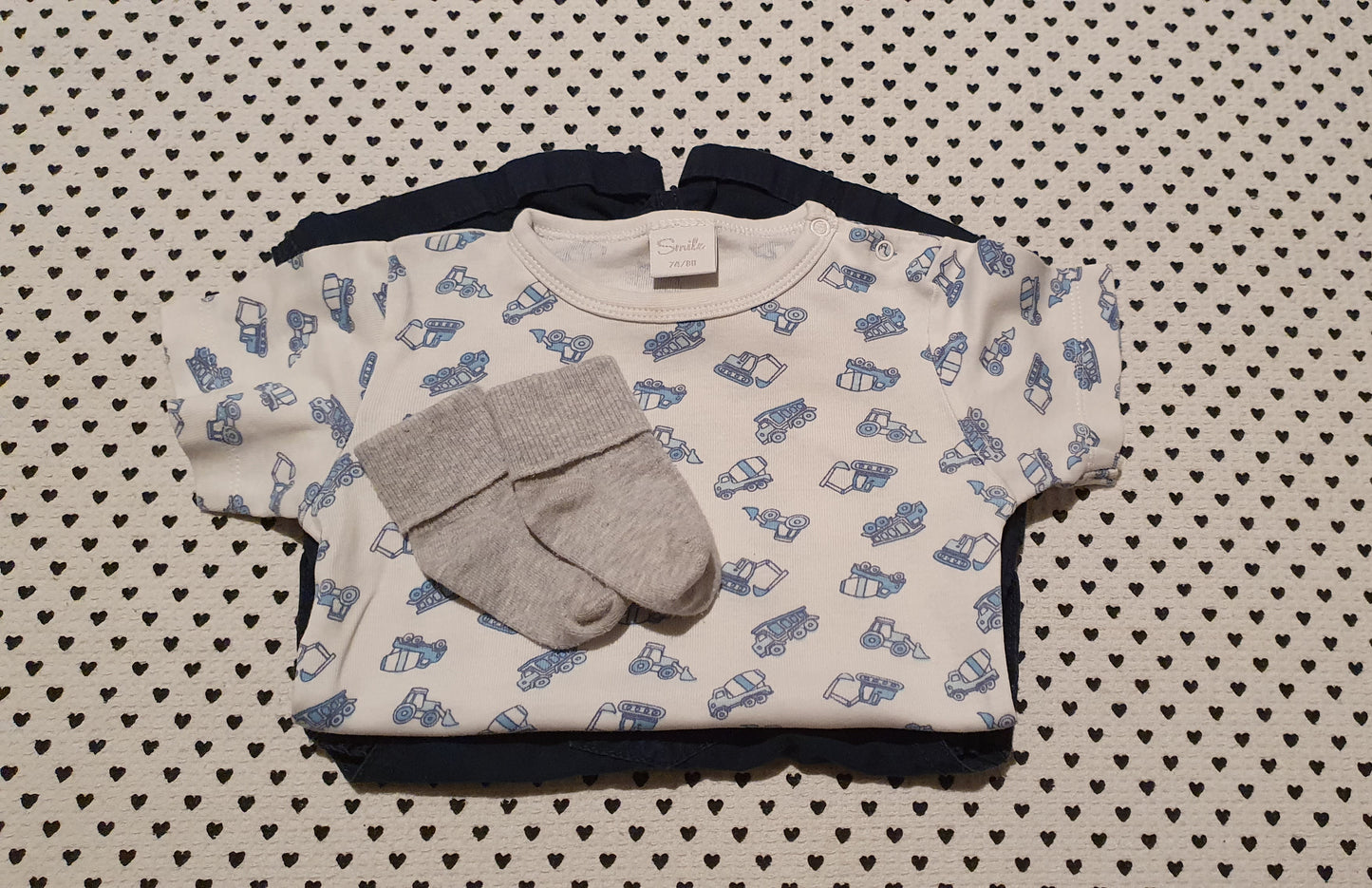 Minis Junge | Kleiderset: Body, Latzhose, Socken, Gr. 74