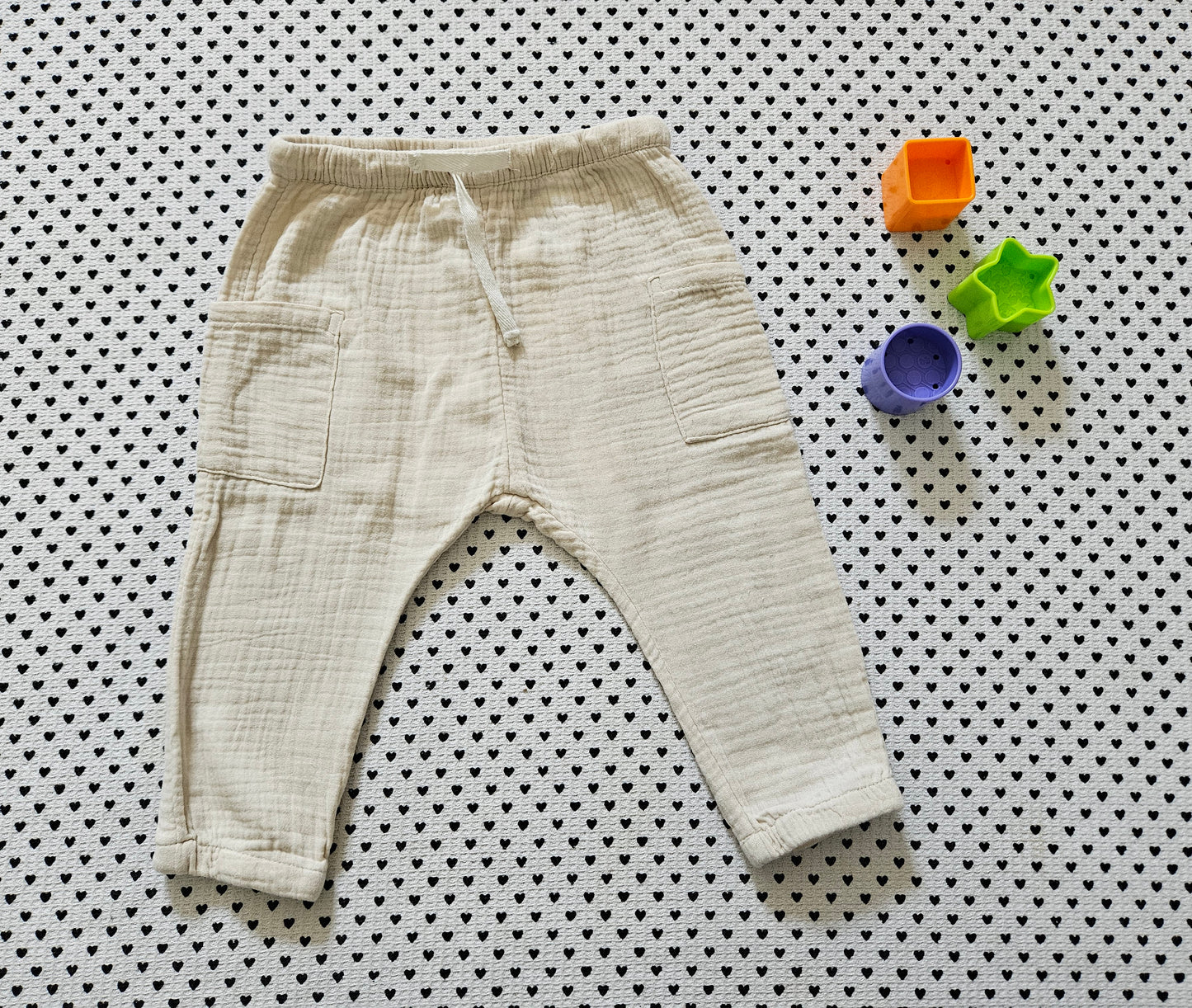 Minis Junge | Leichte Sommerhosen aus Musselin von H&M, Gr. 80
