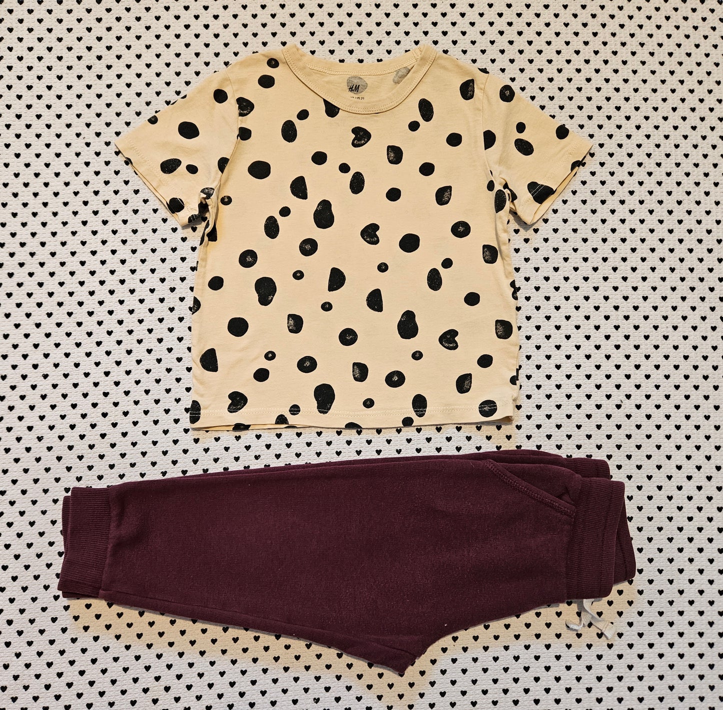 Minis Mädchen | Set: T-Shirt und Trainerhose von H&M, Gr. 92