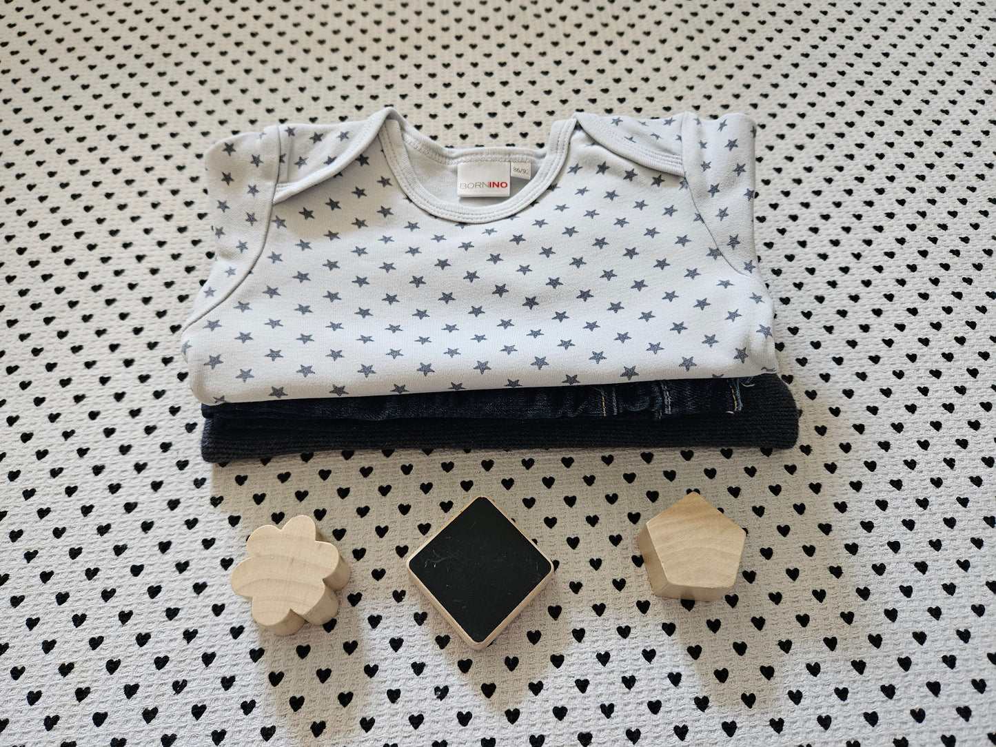 Minis Junge | Set: Body kurzarm, Strickpullover und Jeanshose, Gr. 80/86