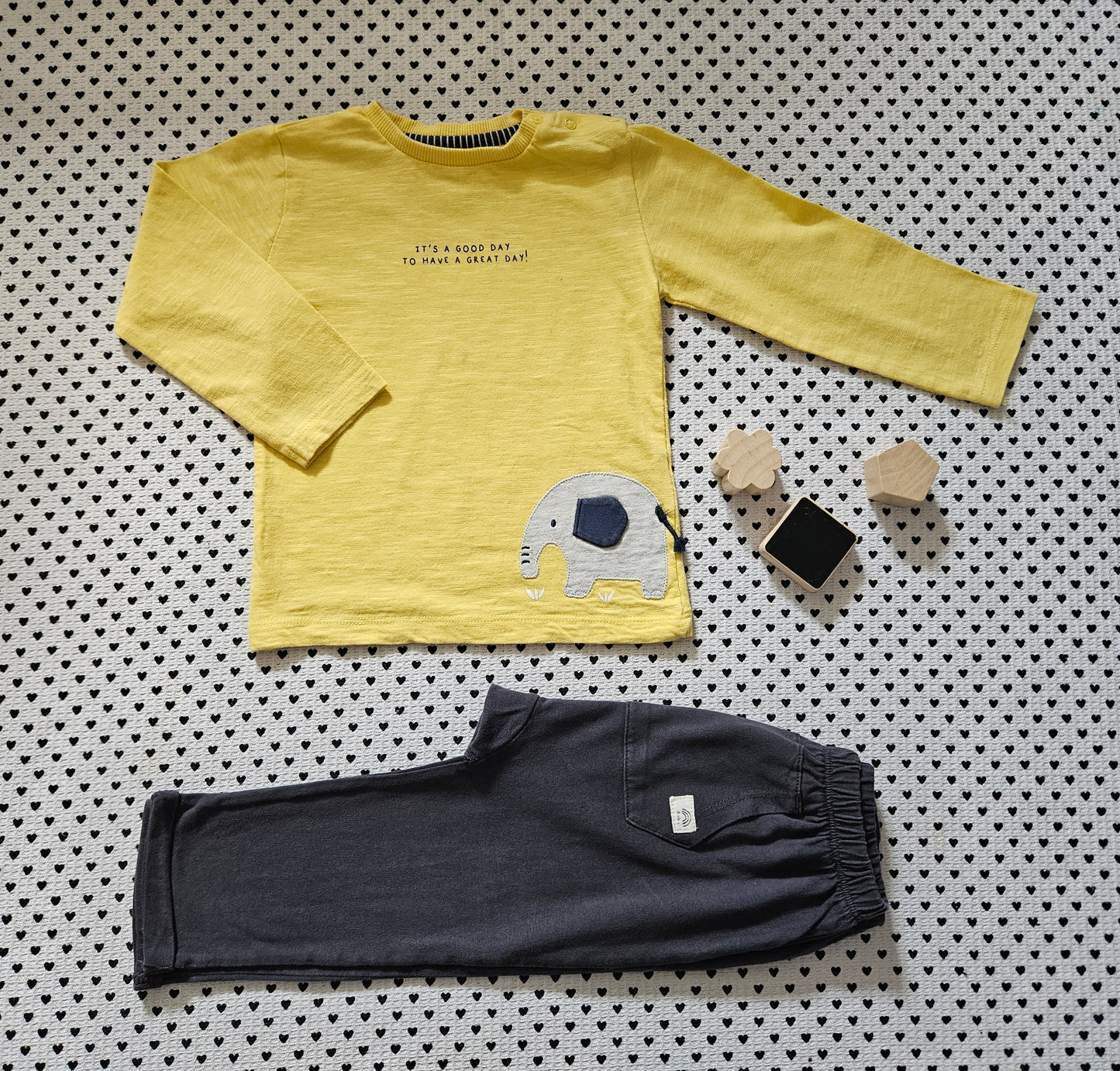 Minis Junge | Unisex | Set: Langarmshirt von Staccato und dünne Trainerhose von La Redoute, Gr. 86