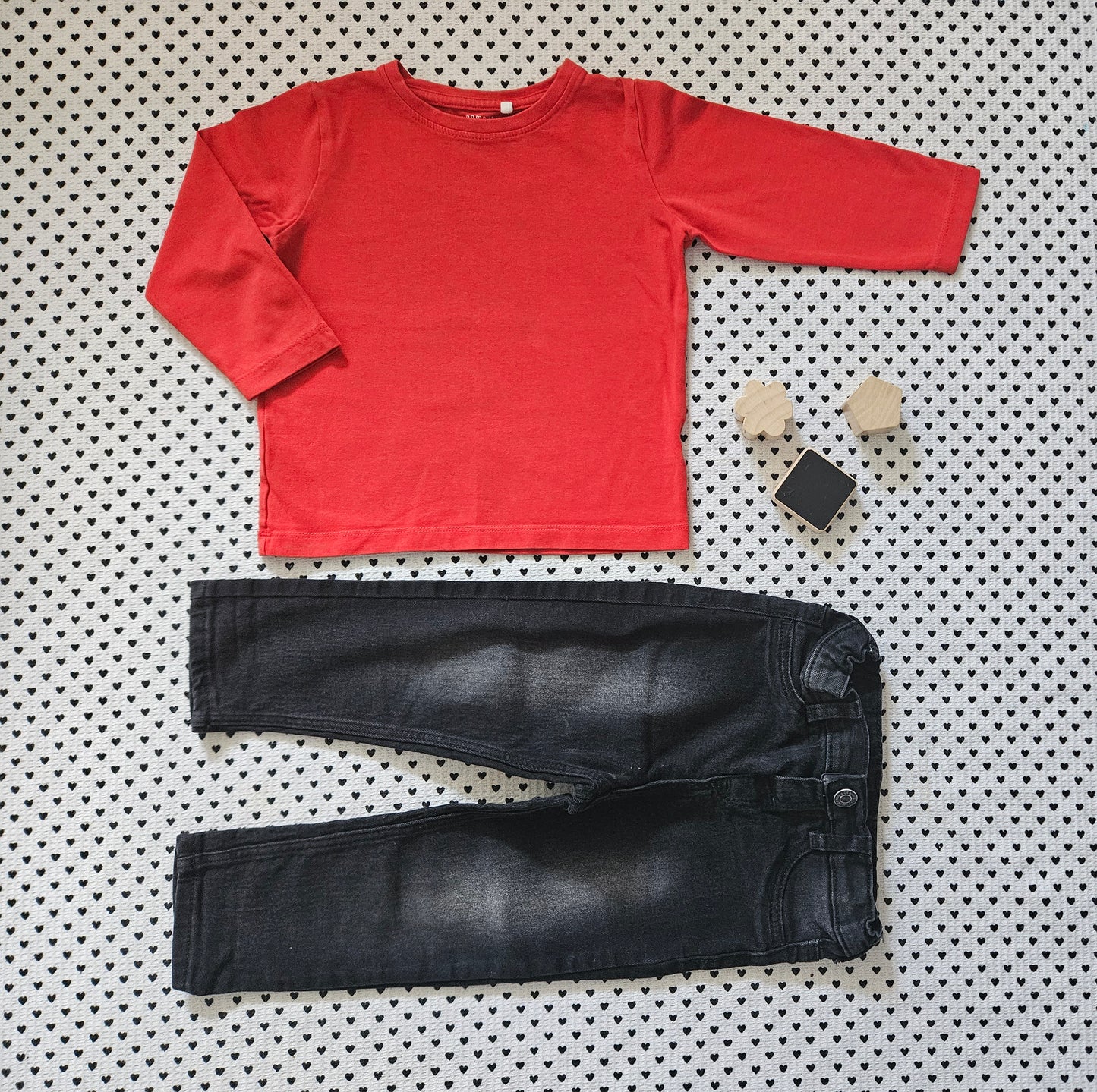 Minis Junge | Unisex | Set: Langarmshirt von Name it und Jeanshose von H&M, Gr. 86