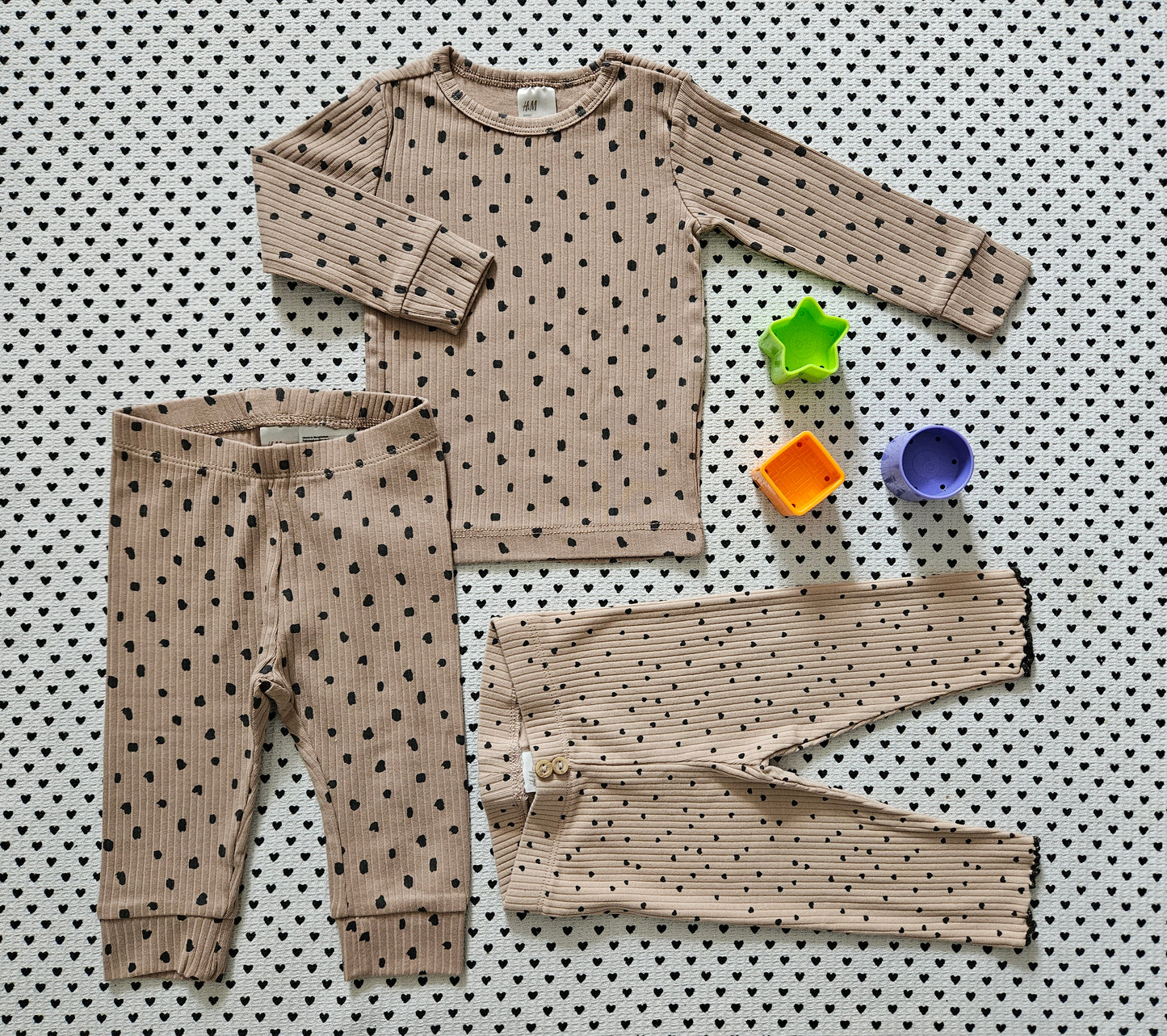 Minis Mädchen | 3-tlg. Set: Langarmshirt und 2x Leggings von H&M, Gr. 68