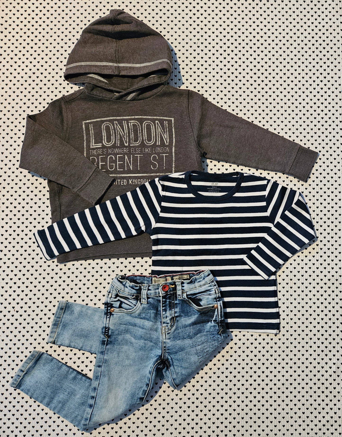 Kids | Junge | 3-tlg. Set: Kapuzenpullover von Mango, Langarmshirt von H&M und Jeanshose von Zara, Gr. 98