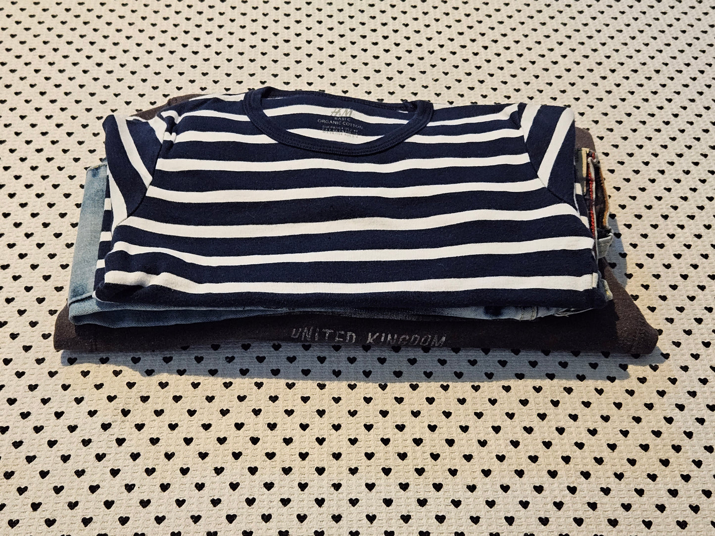 Kids | Junge | 3-tlg. Set: Kapuzenpullover von Mango, Langarmshirt von H&M und Jeanshose von Zara, Gr. 98