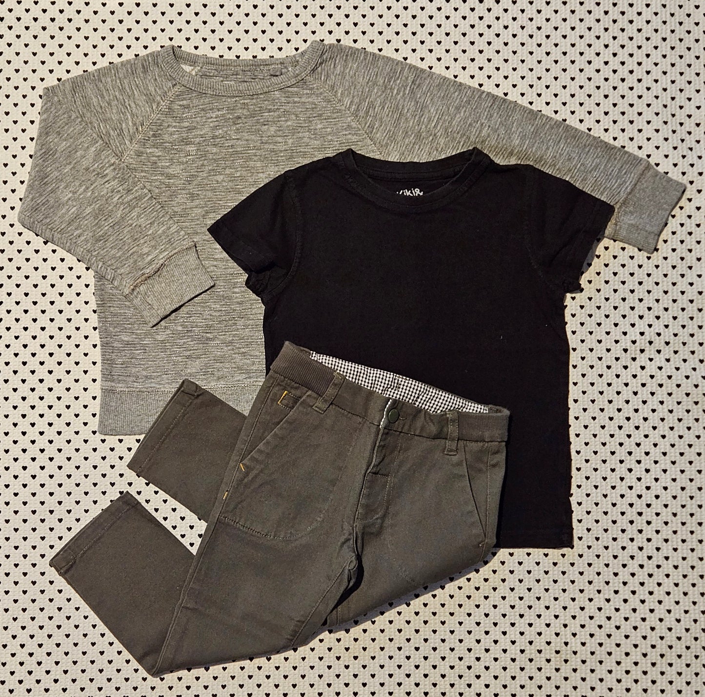 Kids | Junge | 3-tlg. Set: Strickpullover von Next, T-Shirt von Kiki & Koko und Hose von Pomp de Lux, Gr. 104