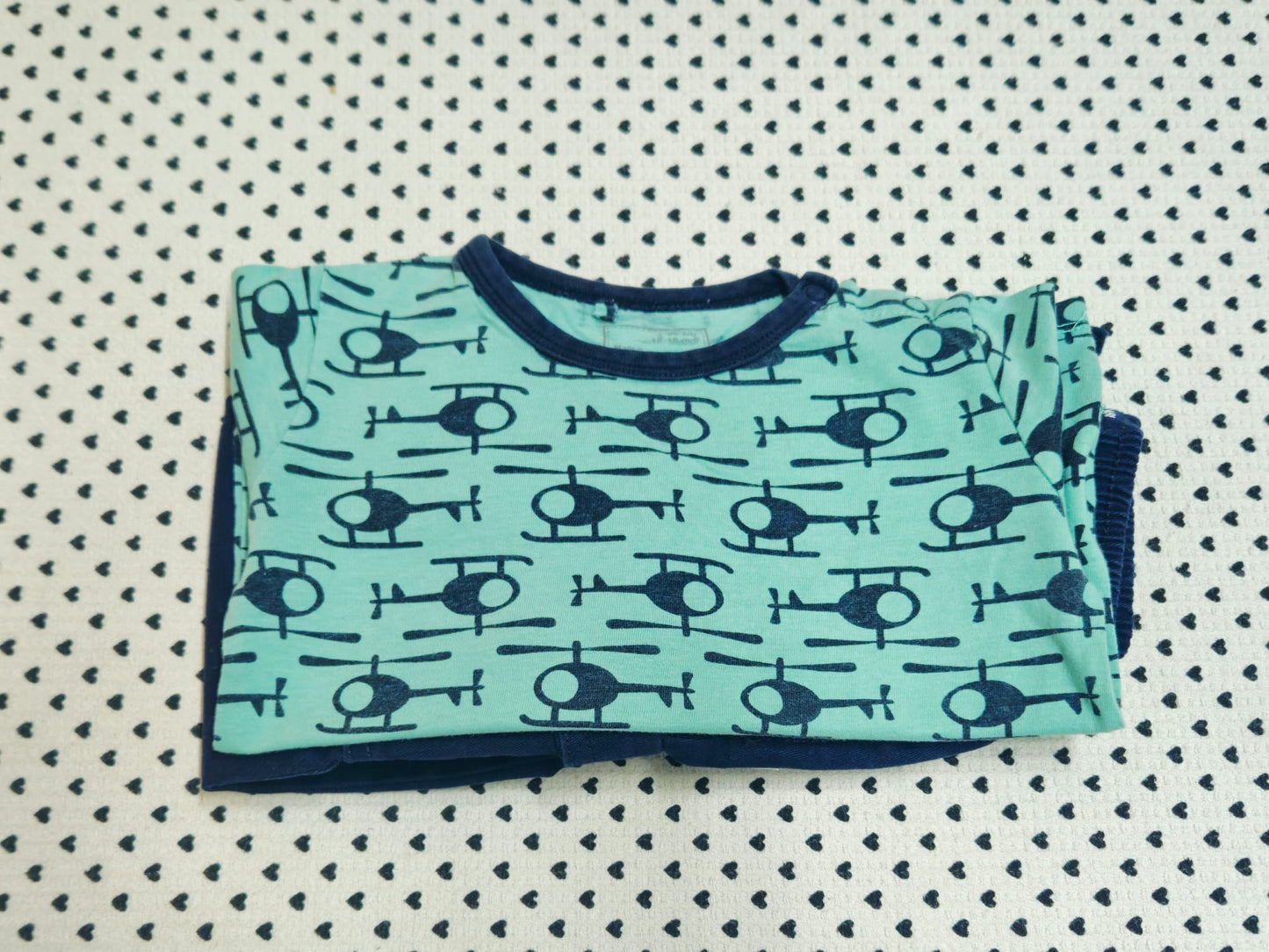 Minis Junge | 2-tlg. Set: Langarmshirt (Mads & Mette), Hose (Kiabi), Gr. 80