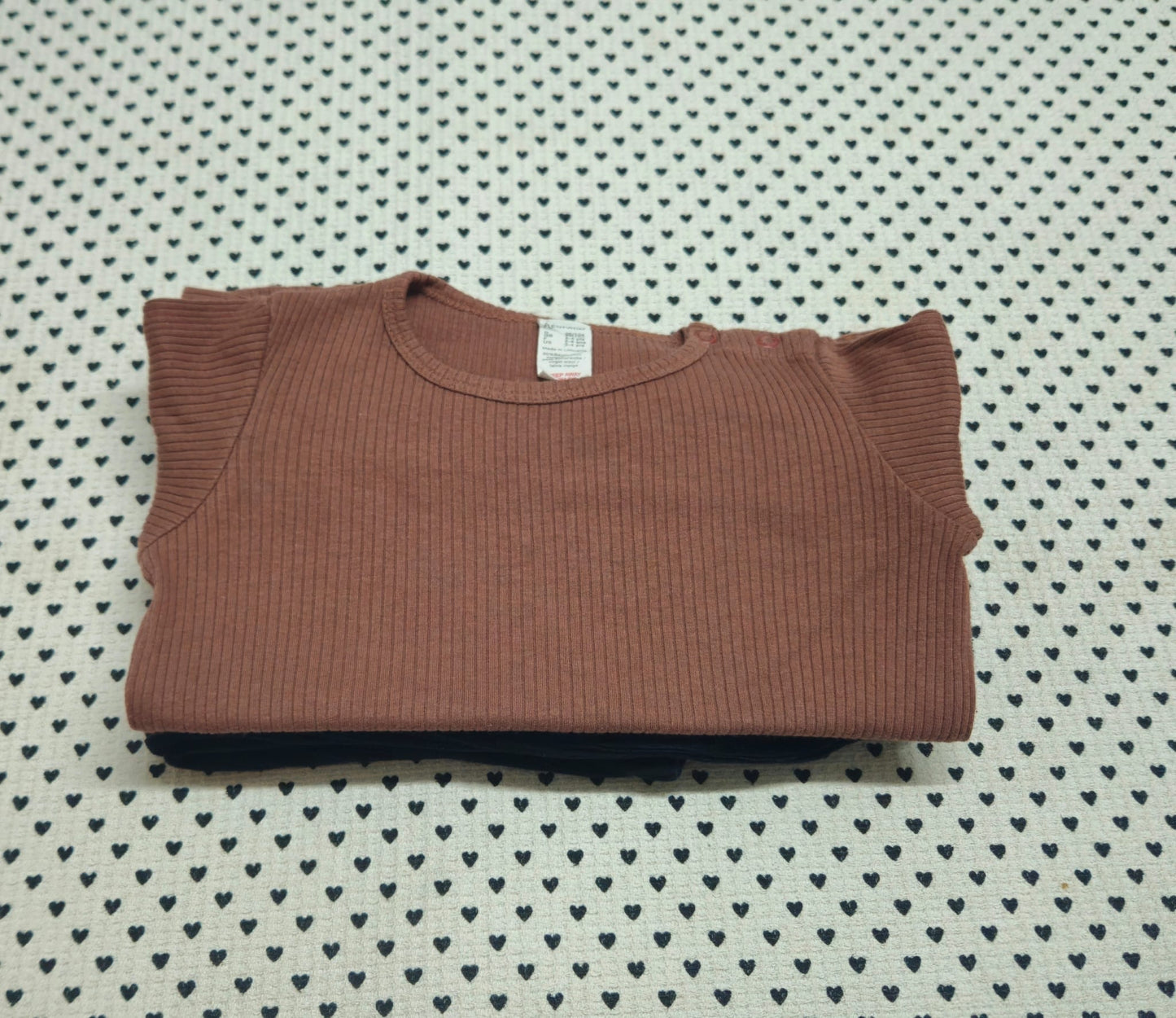 Kids | Junge | Unisex | 2-tlg. Set: Langarmshirt mit Wollanteil (Hessnatur) und Cordhose (Zara), Gr. 98/104