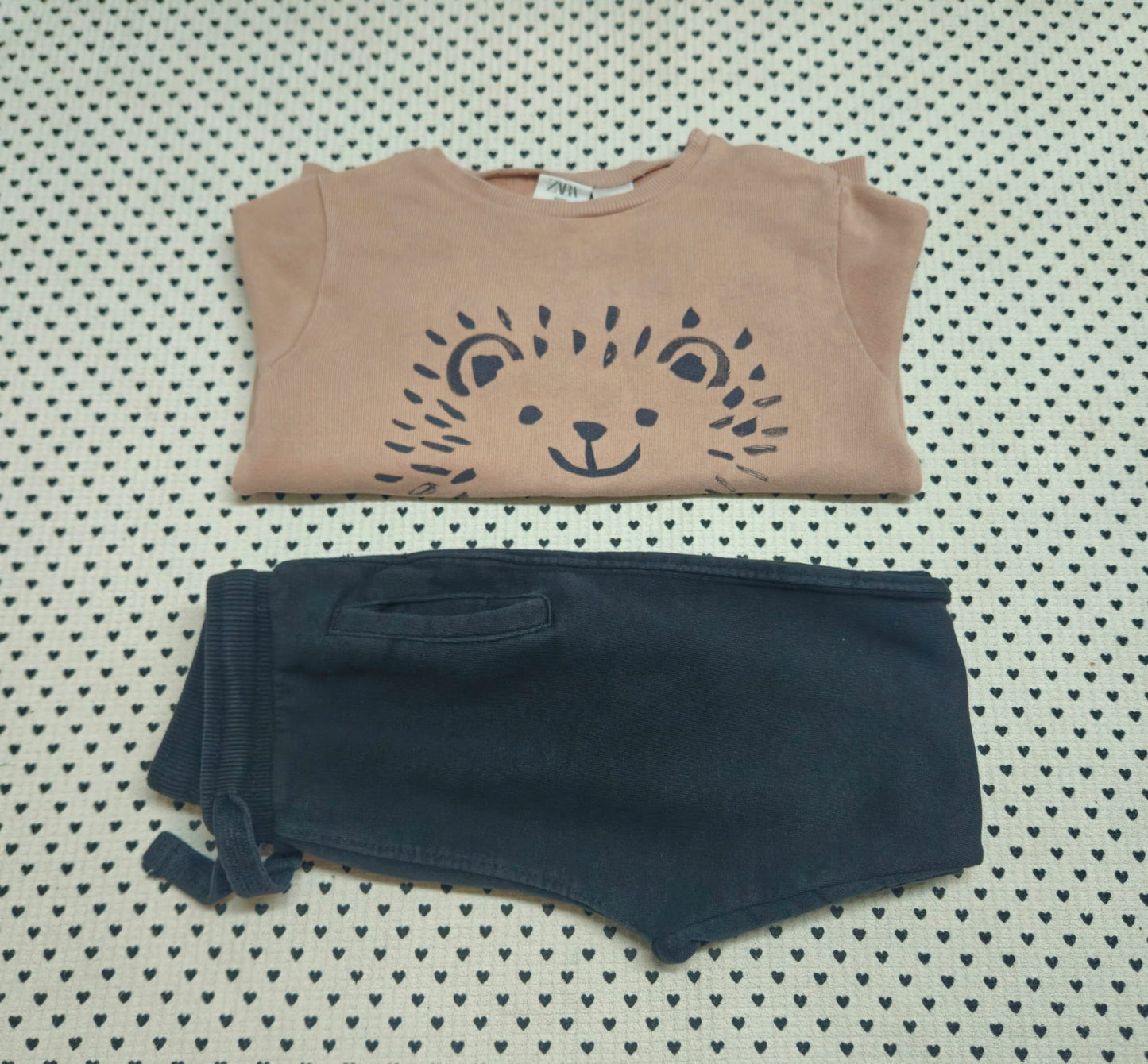 Kids | Junge | Unisex | 2-tlg. Set: Pullover und Trainerhose (Zara), Gr. 104