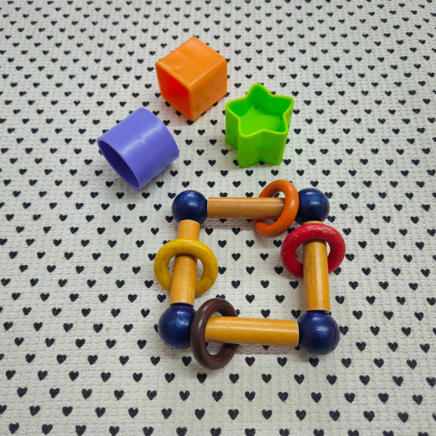 Spielsachen | Holz-Greifling mit bunten Ringen