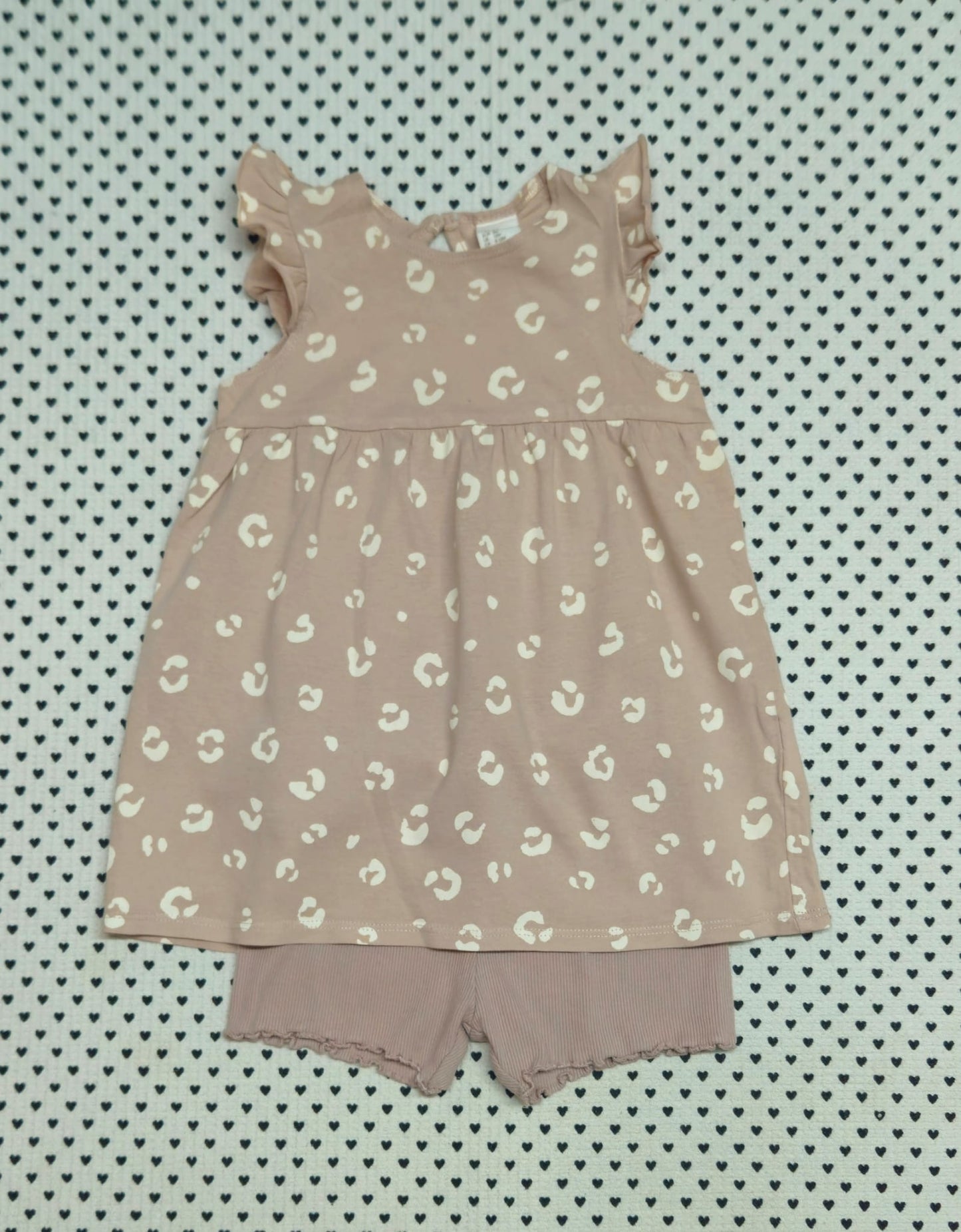 Minis Mädchen | 2-tlg. Set: Kleid (H&M) und Shorts (No Name), Gr. 80