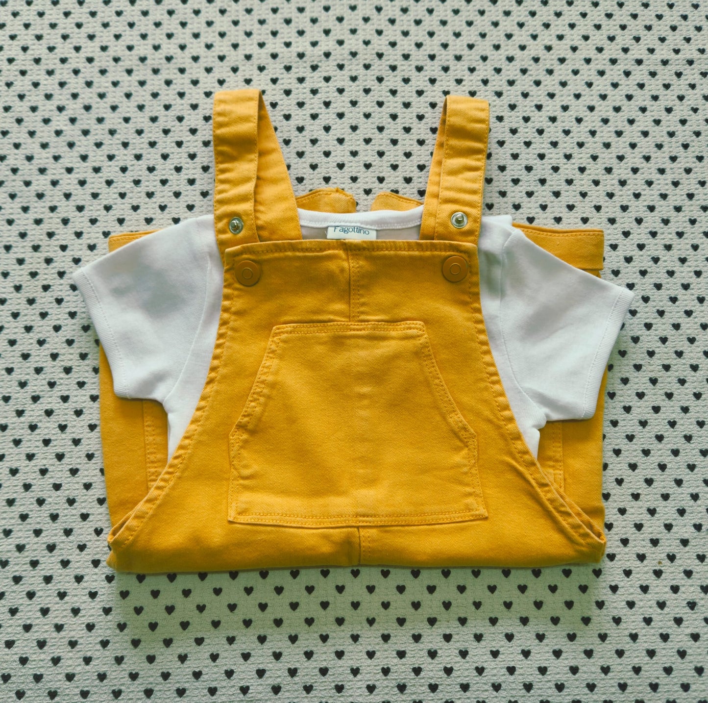 Kids | Junge | Unisex | 2-tlg. Set: Body kurzarm (Fagottino) und Jeans-Latzhose (Zara), Gr. 98