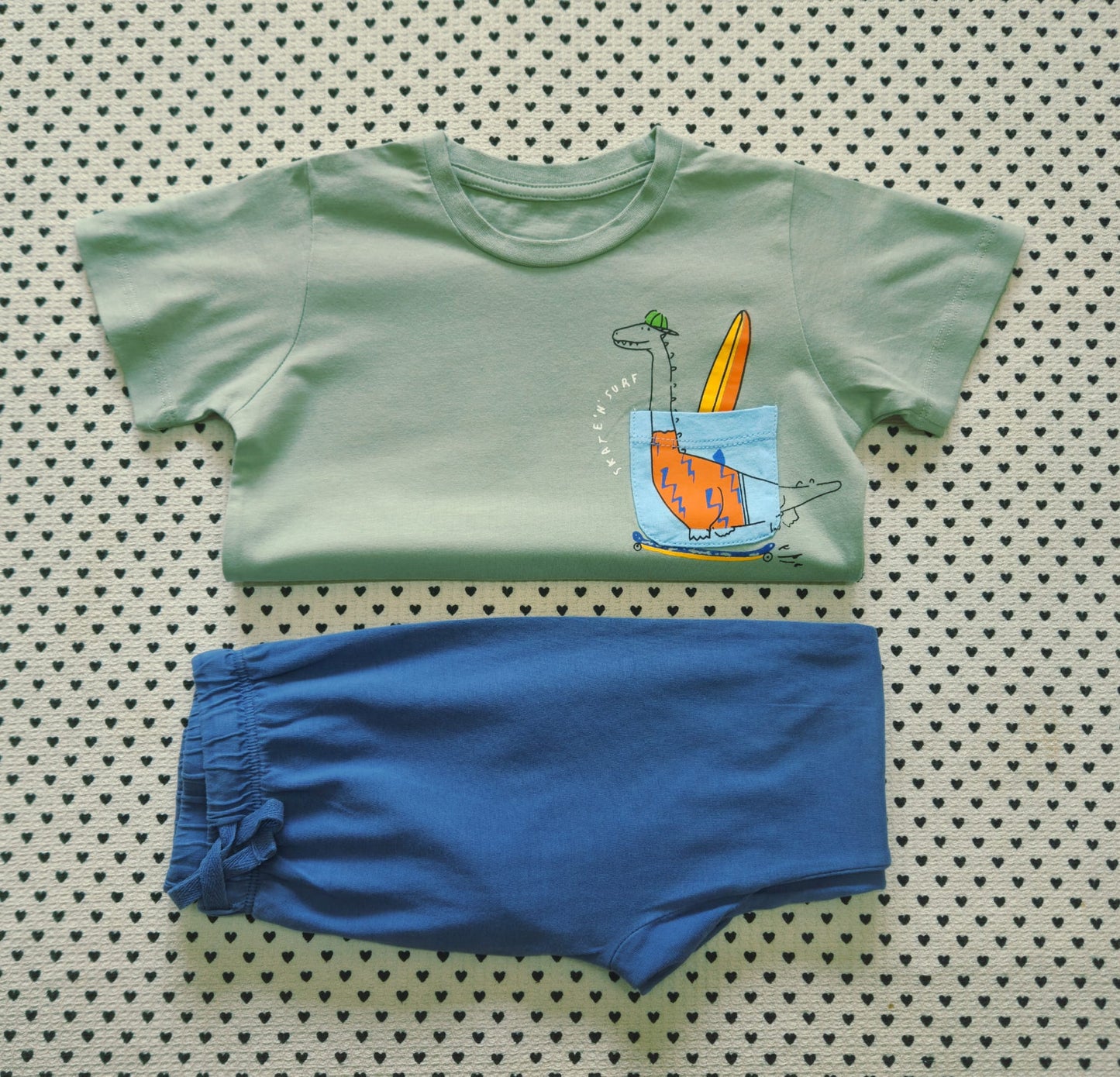 Kids | Junge | 2-tlg. Set: T-Shirt (No Name) und Trainerhosen (H&M), Gr. 98