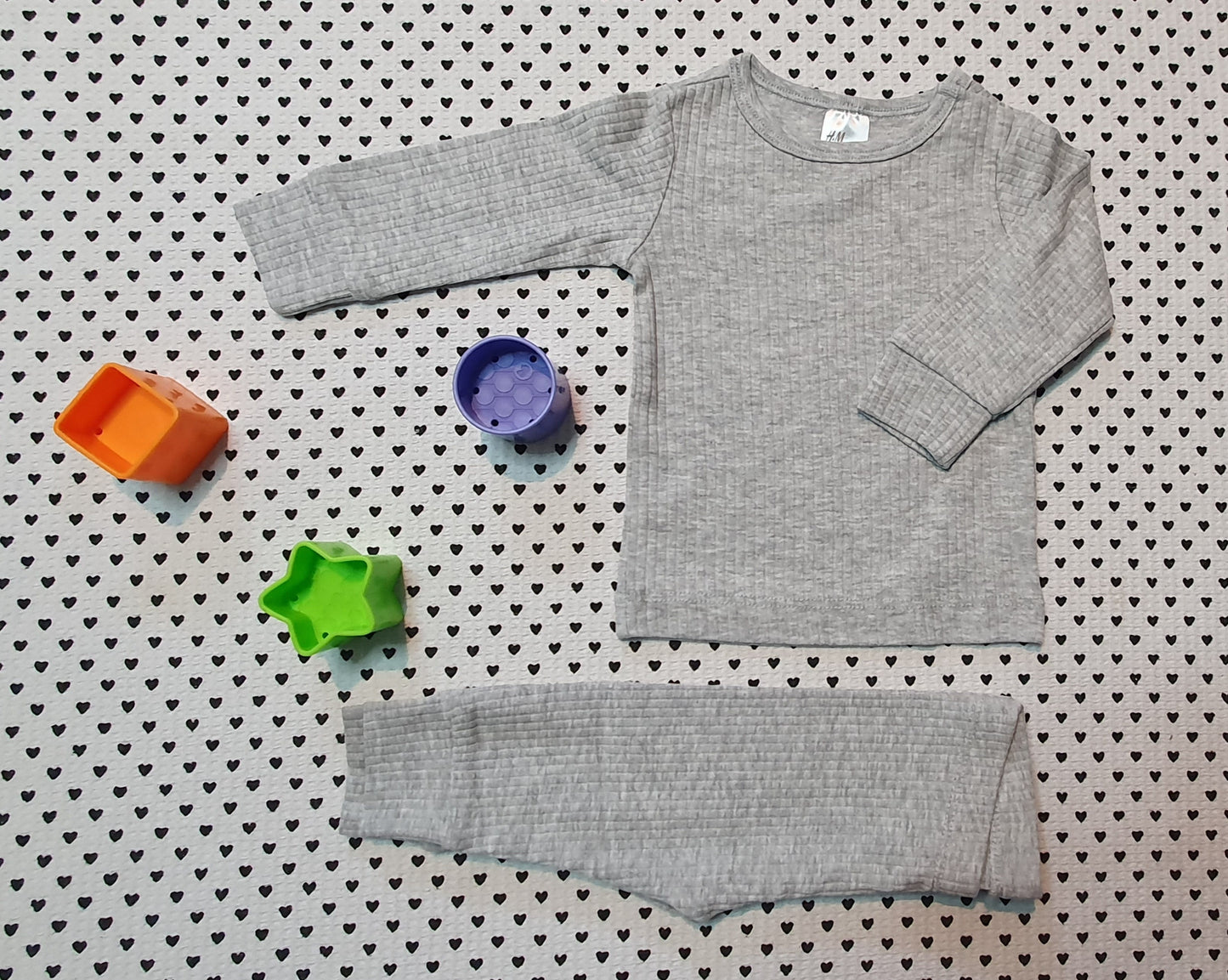 Minis Junge | Unisex | Set: Langarmshirt und Leggings von H&M, Gr. 62