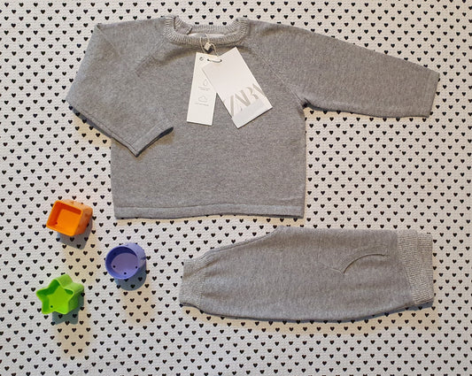 Minis Junge | Unisex | Set: Pullover und Trainerhose von Zara, Gr. 62