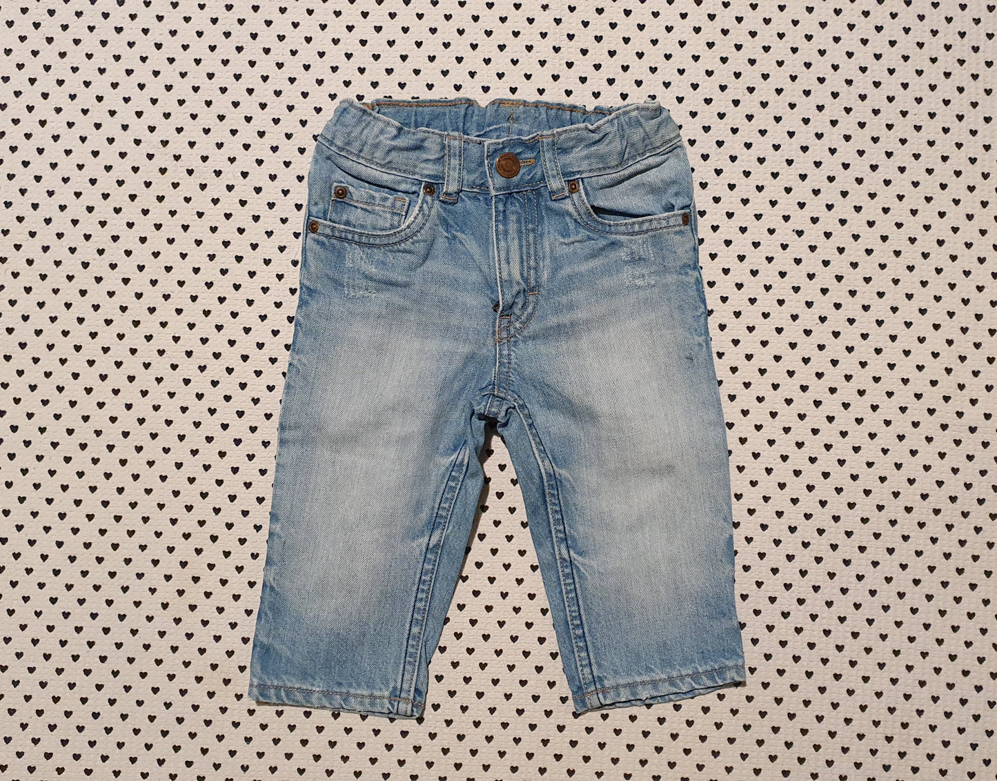 Minis Junge | Kleiderset: Body, T-Shirt, Jeans und Jacke, Gr. 74