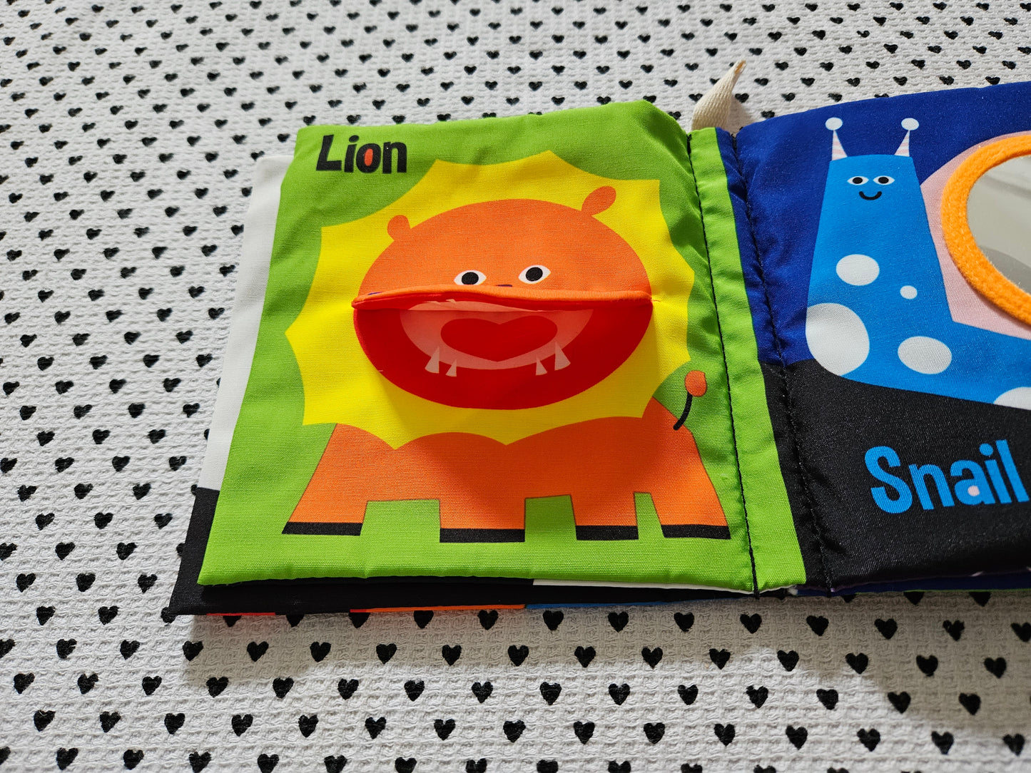 Spielsachen | Bücher | Stoffbuch Fühlen, Hören, Entdecken (englisch)