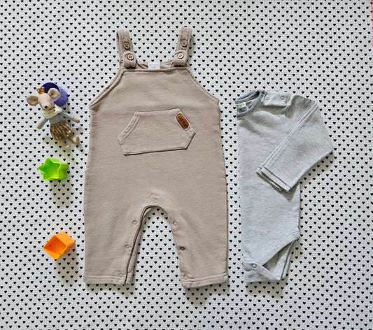 Minis Junge | Unisex | Set: Latzhose und Body Langarm, Gr. 80