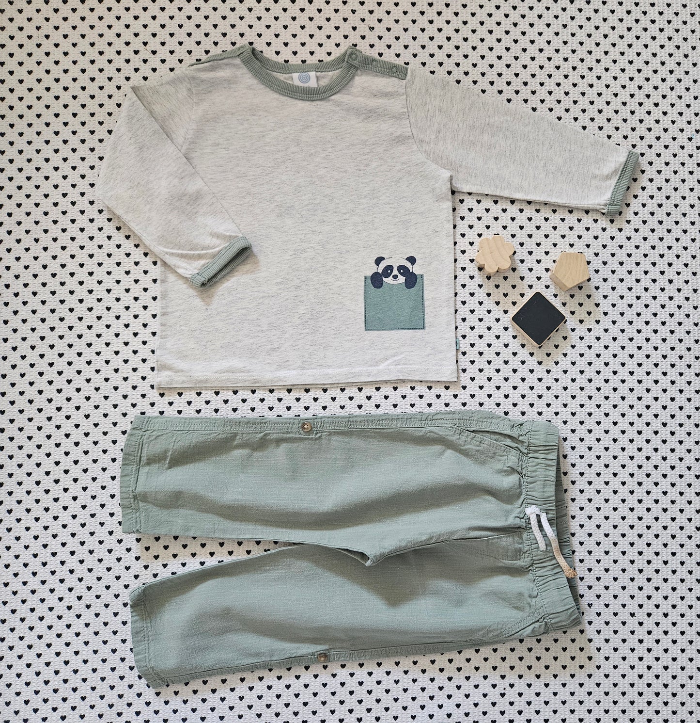 Minis Junge | Unisex | Set: Langarmshirt von Sanetta und leichte Sommerhosen von H&M, Gr. 86