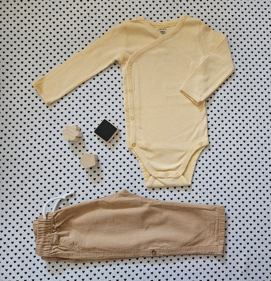 Minis Junge | Unisex | Set: Wickelbody Langarm von Carter's und leichte Sommerhosen von H&M, Gr. 86