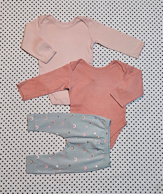 Minis Mädchen | 3-tlg. Set: 2x Body von George und Leggings von Next, Gr. 74