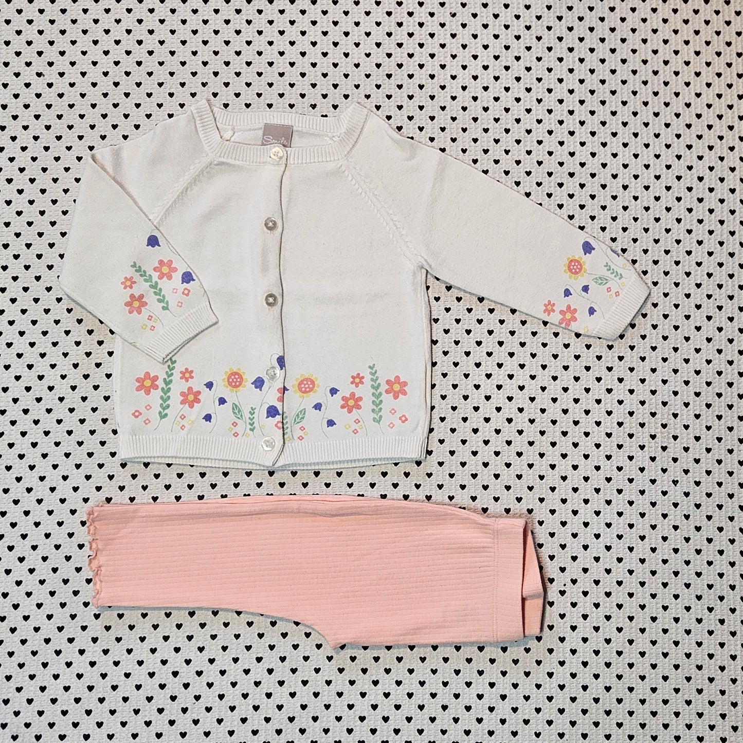 Minis Mädchen | Set: Strickjacke von Smile und Leggings von George, Gr. 74