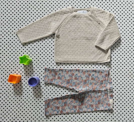 Minis Mädchen | Set: Strickpullover von Zara und Leggings von H&M, Gr. 68