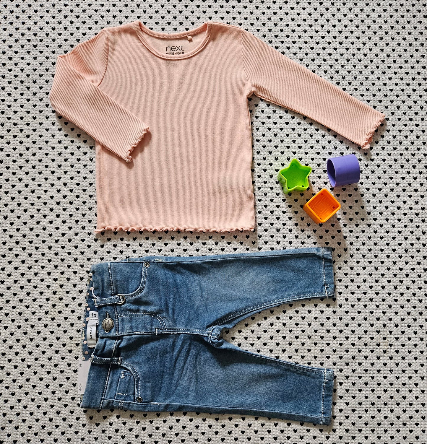 Minis Mädchen | Set: Langarmshirt von Next und Jeanshose von Name it, Gr. 68
