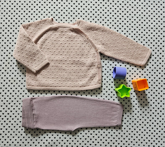 Minis Mädchen | Set: Strickpullover von Zara und Strickleggings von H&M, Gr. 68