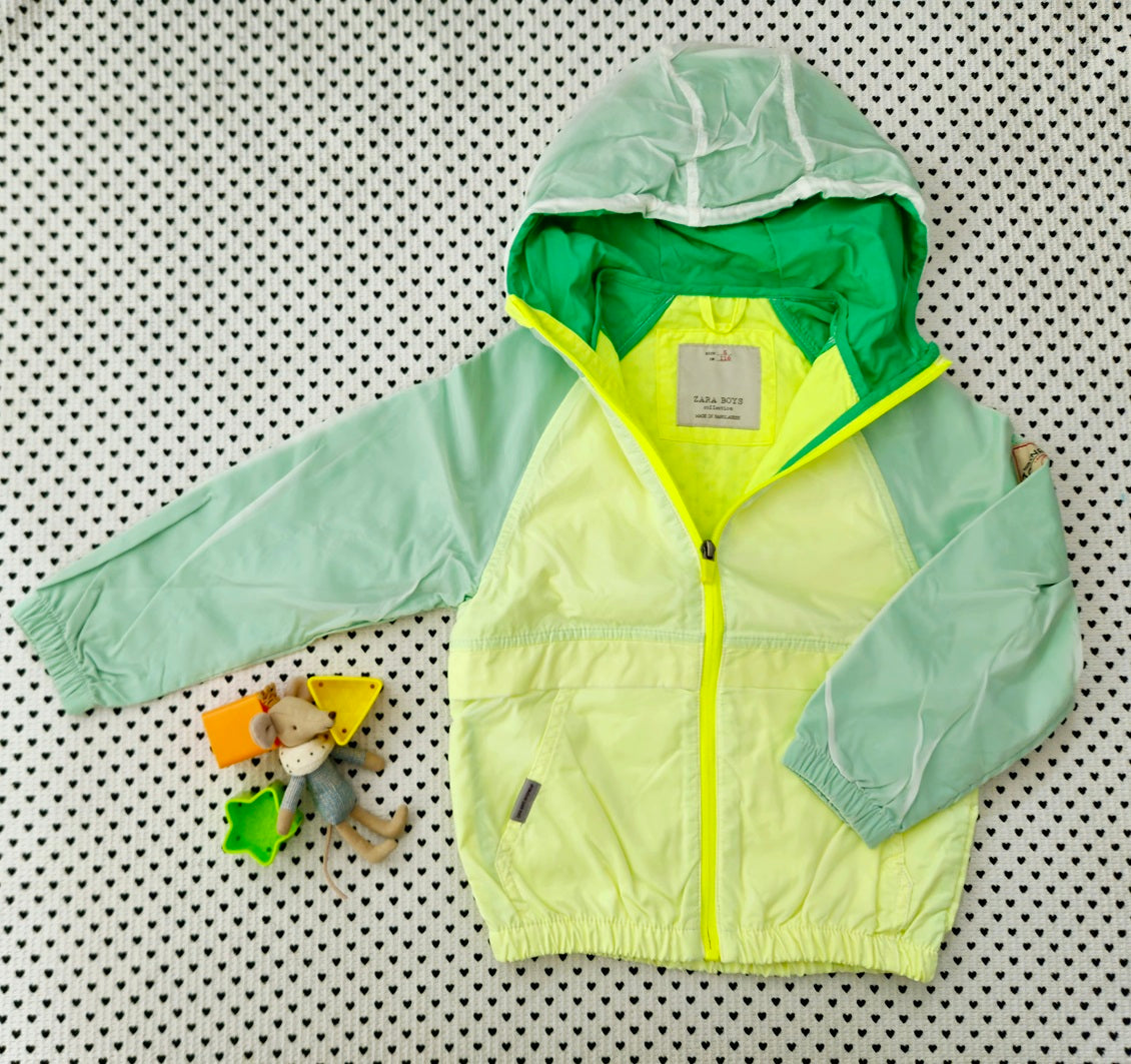 Kids | Junge | Unisex | Windjacke mit Kapuze von Zara, Gr. 104