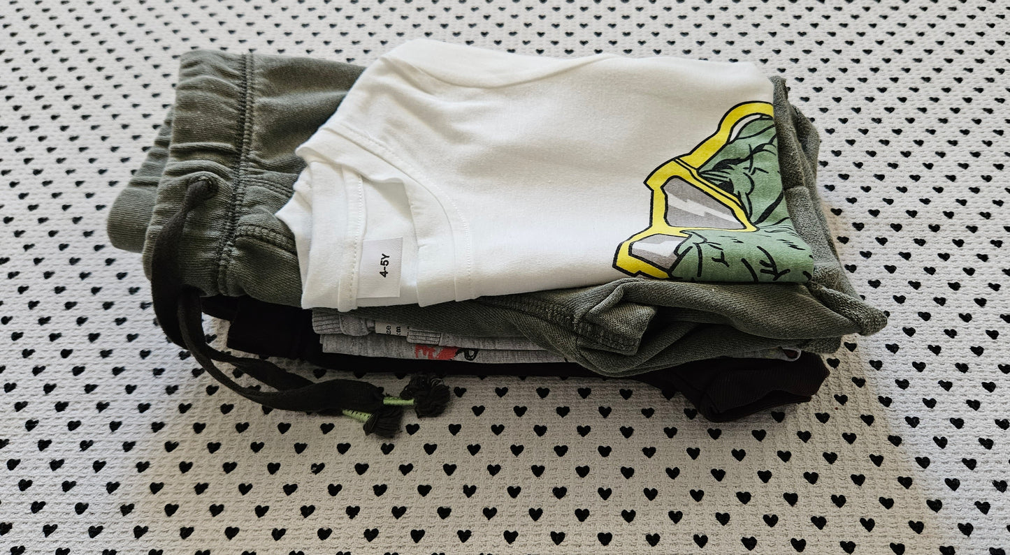 Kids | Junge | 4-tlg. Set: T-Shirts von Zara, Shorts von H&M und Hose von Pomp de Lux , Gr. 104