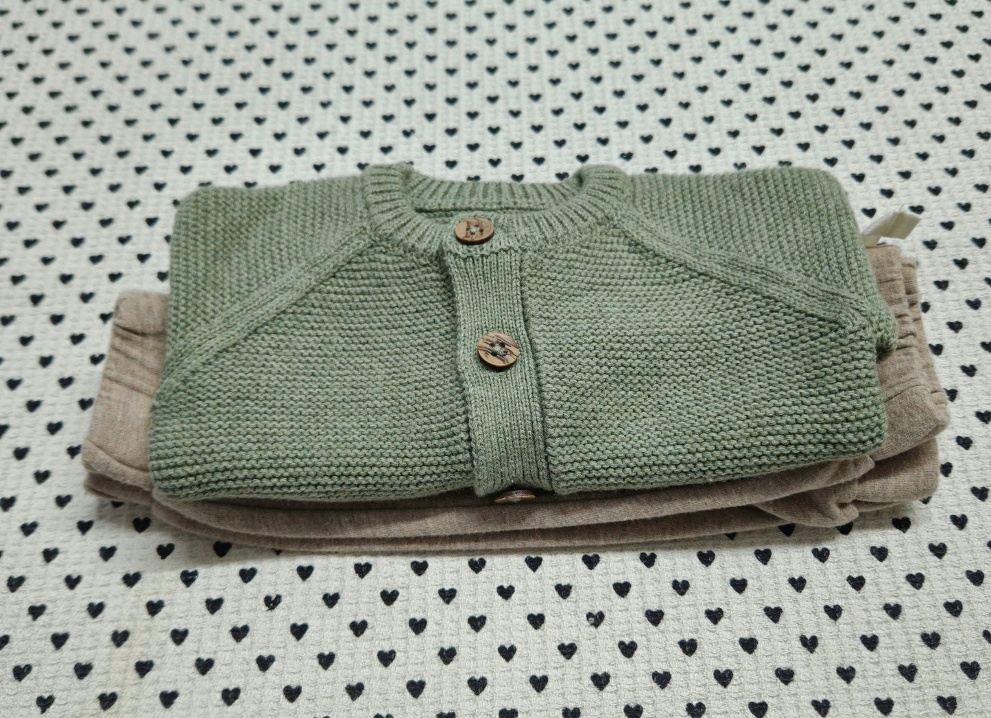 Minis Junge | Unisex | 2-tlg. Set: Strickjacke (C&A) und Trainerhose (H&M), Gr. 50