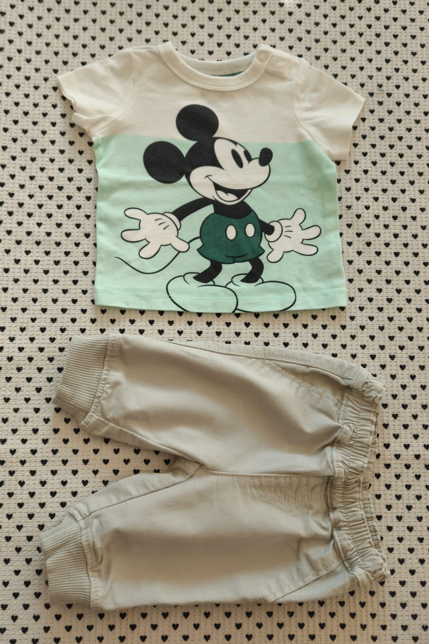 Minis Junge | 2-tlg. Set: T-Shirt (C&A), Hose (Benetton), Gr. 56