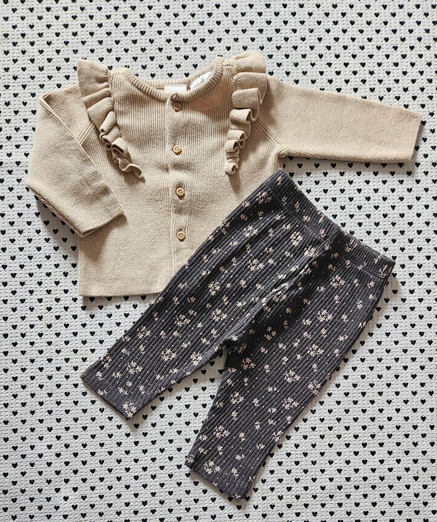Minis Mädchen | 2-tlg. Set: Strickjacke (H&M) und Strickhose (Zara), Gr. 56/62