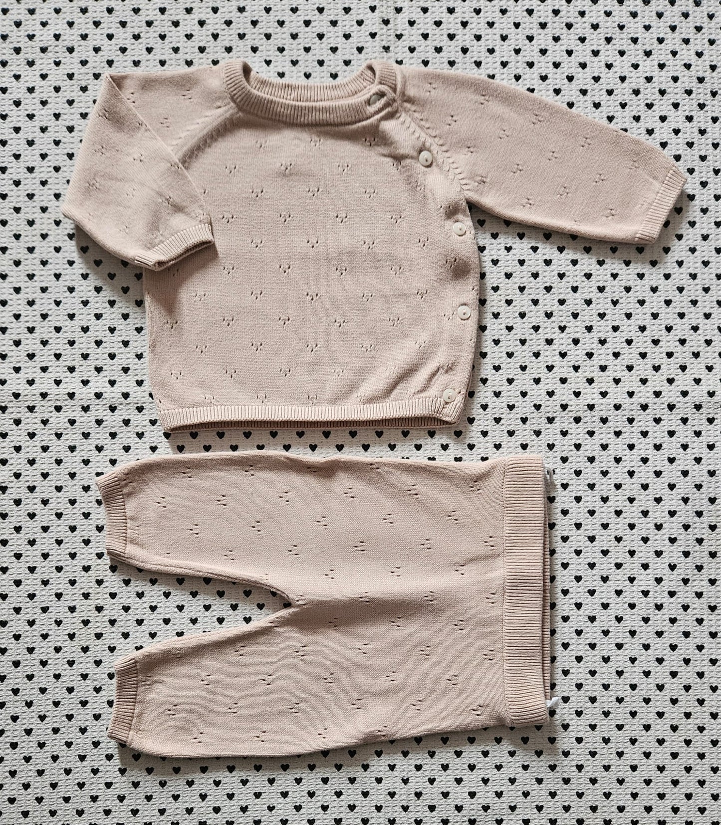 Minis Mädchen | 2-tlg. Set: Strickjacke und  Strickhose (beides H&M), Gr. 56