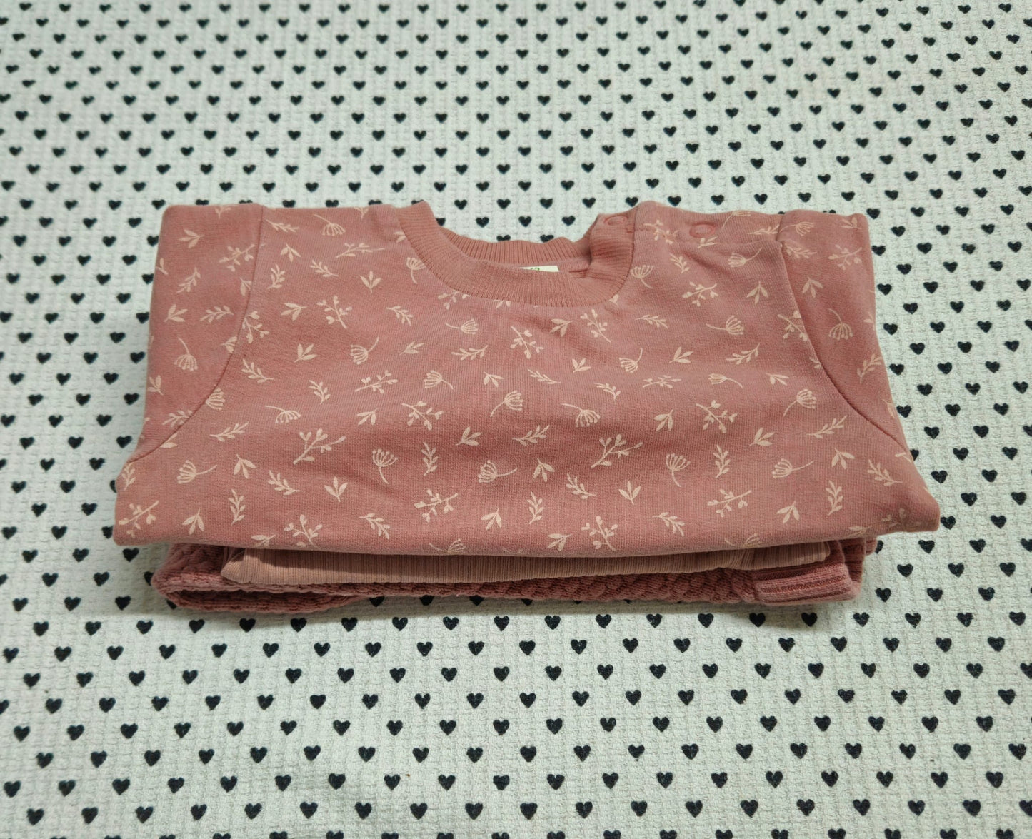Minis Mädchen | 3-tlg. Set: Pullover (Alana), Body (H&M), Strickhose (Alana), Gr. 62
