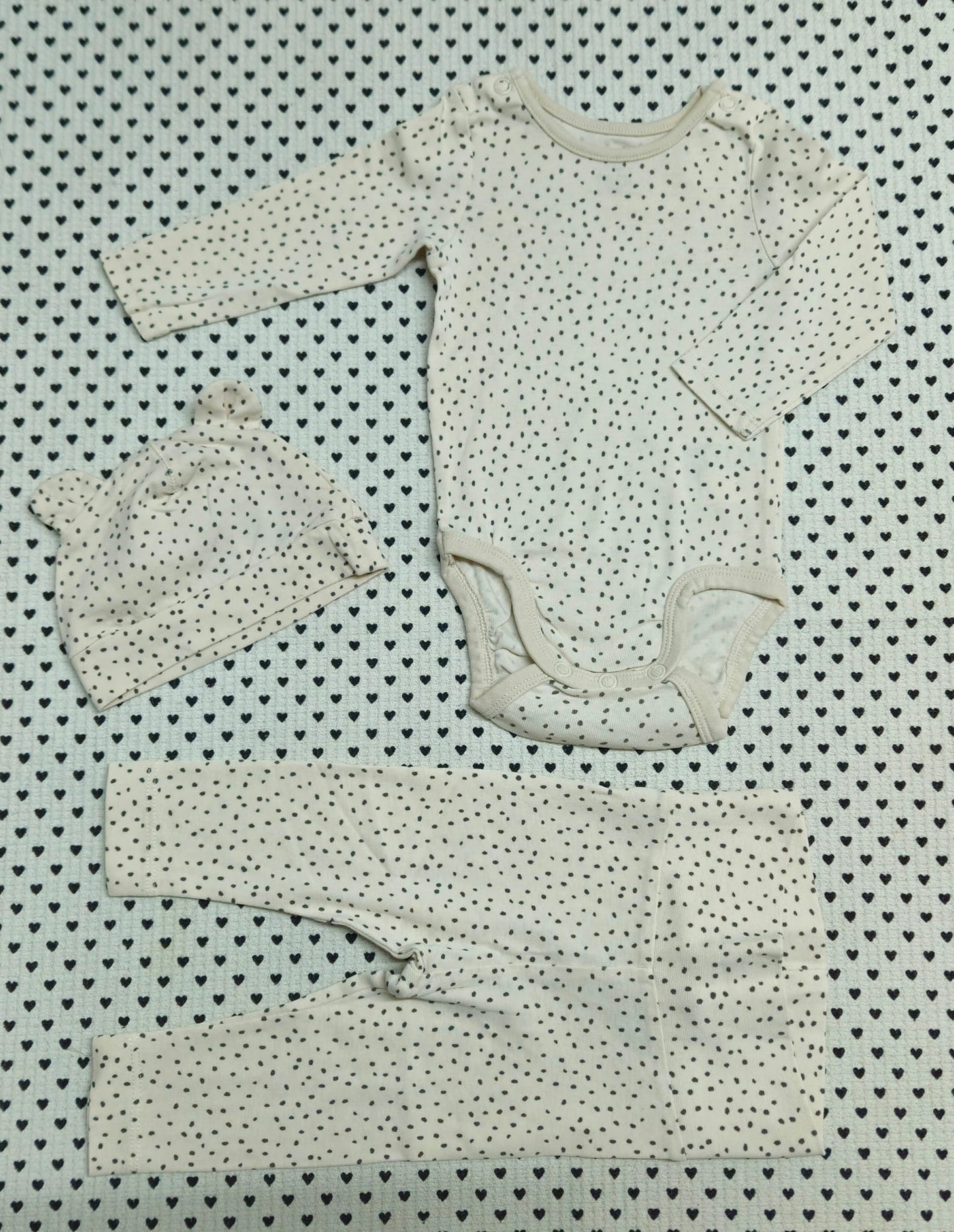 Minis Mädchen | Unisex | 3-tlg. Set: Body, Leggings und Mütze (H&M), Gr. 62
