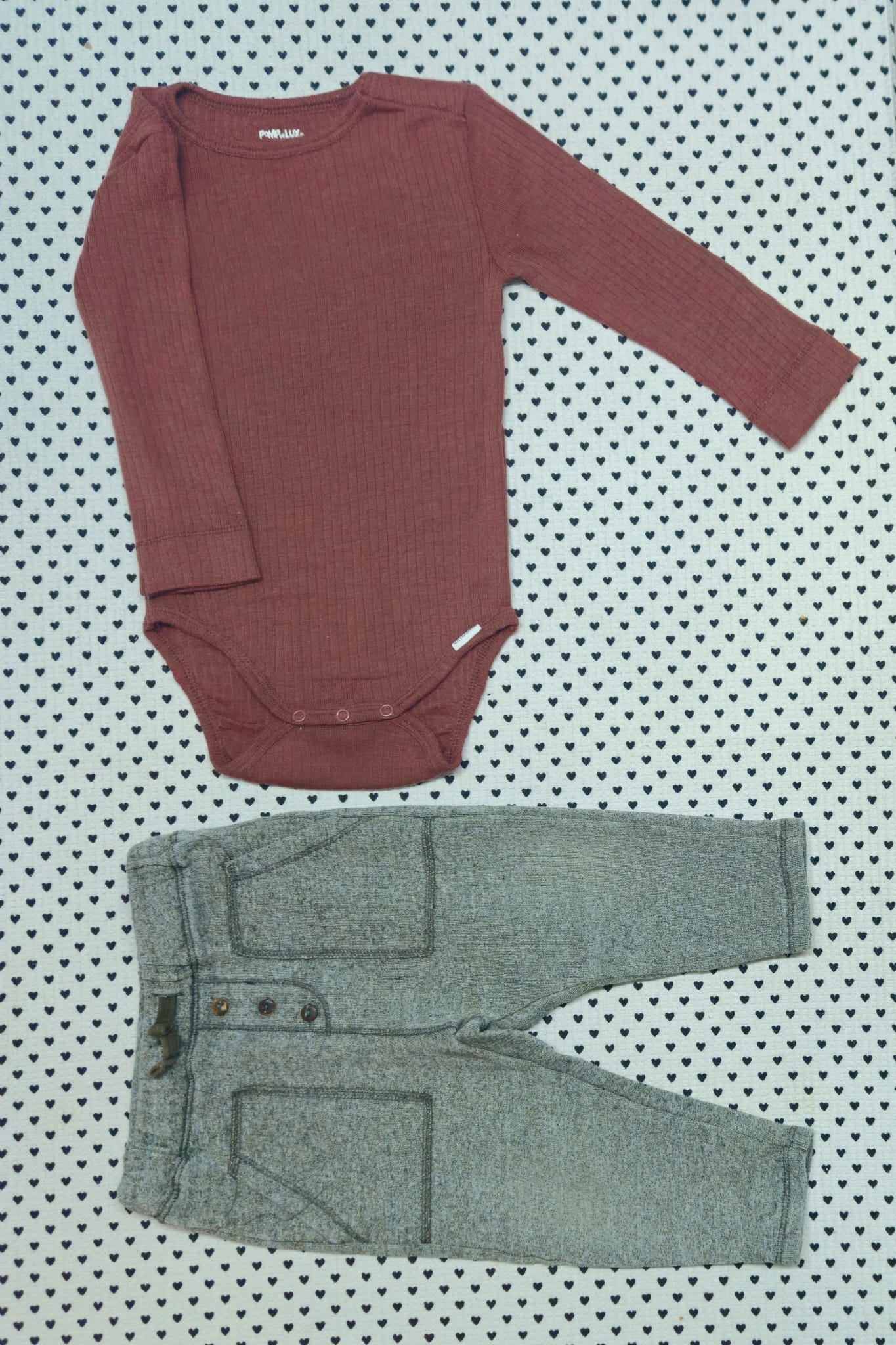 Minis Junge | Unisex | 2-tlg. Set: Merino-Body (Pomp de Lux), Trainerhose (Zara), Gr. 80/86