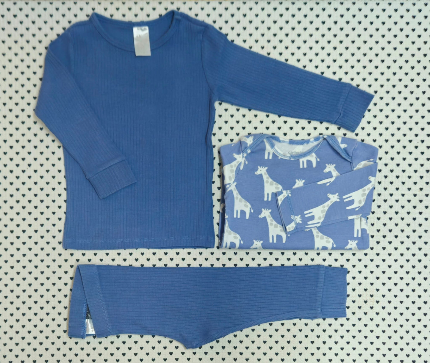 Minis Junge | Unisex | 3-tlg. Set: Body (Carter's), Langarmshirt und Leggings (H&M), Gr. 80