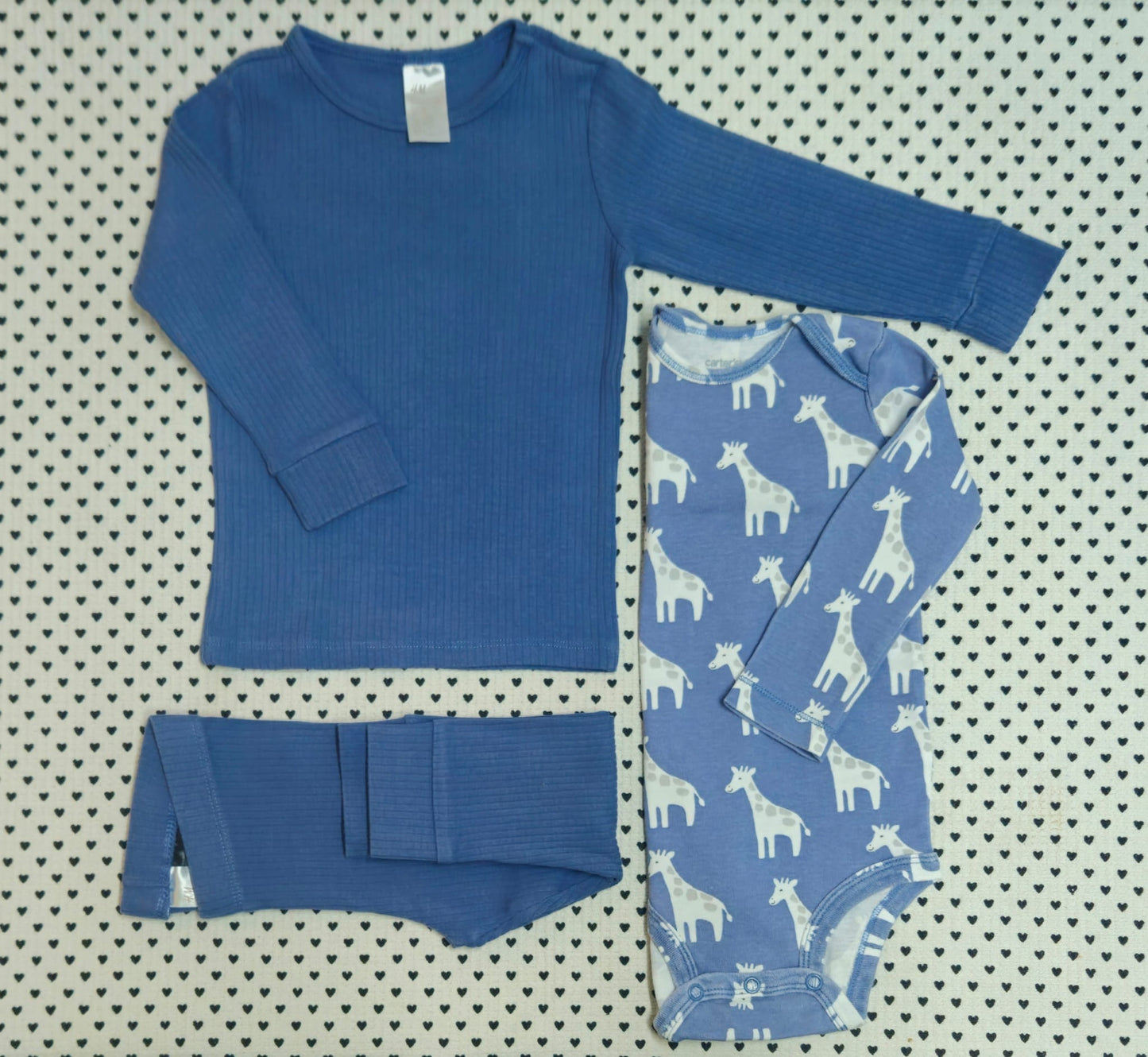 Minis Junge | Unisex | 3-tlg. Set: Body (Carter's), Langarmshirt und Leggings (H&M), Gr. 80