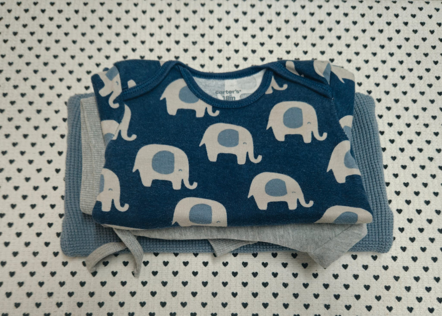 Minis Junge | Unisex | 3-tlg. Set: Body (Carter's), Strickpullover (H&M) und Trainerhose (La Redoute), Gr. 80