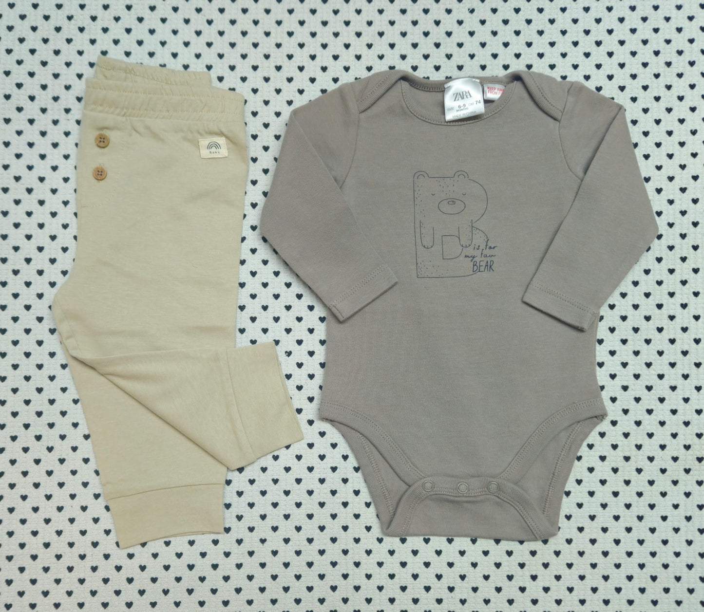 Minis Junge | Unisex | 2-tlg. Set: Body (Zara), Trainerhose (La Redoute), Gr. 68