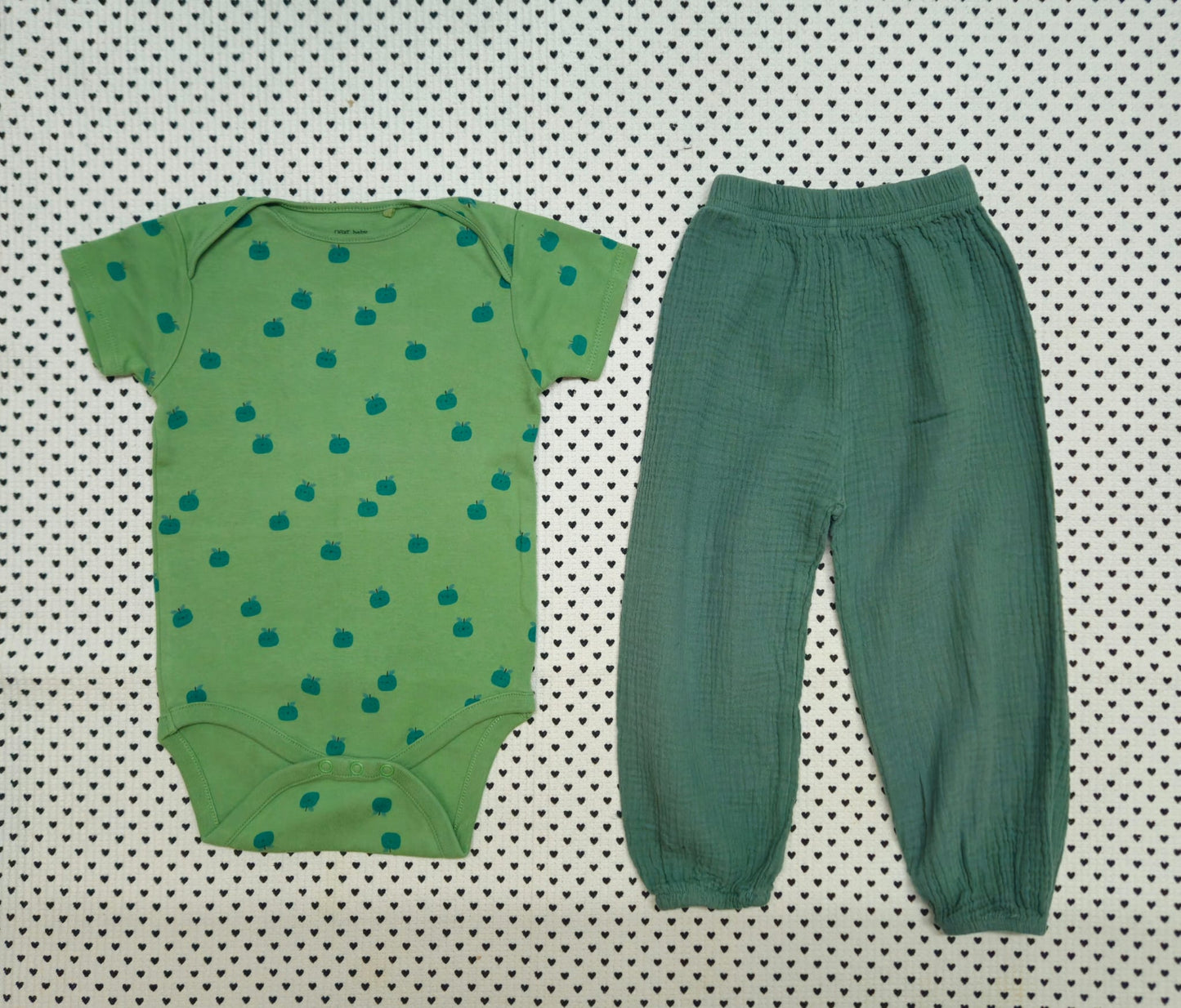 Minis Junge | Unisex | 2-tlg. Set: Body (Next) und Musselinhose (No Name), Gr. 92