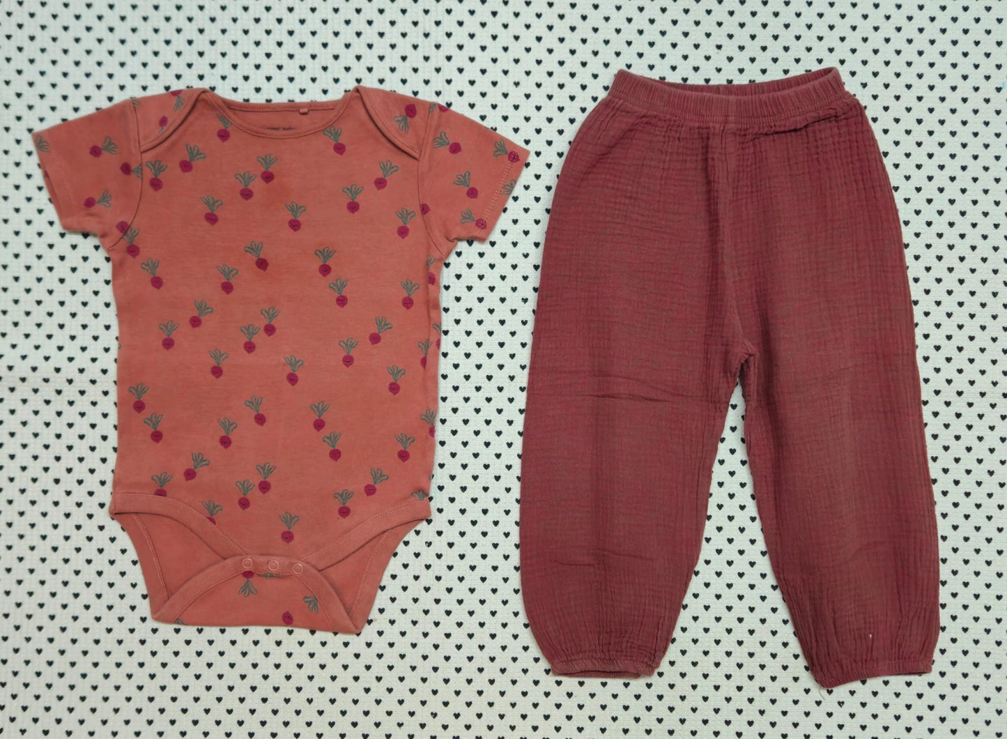 Minis Junge | Unisex | 2-tlg. Set: Body (Next) und Musselinhose (No Name), Gr. 92