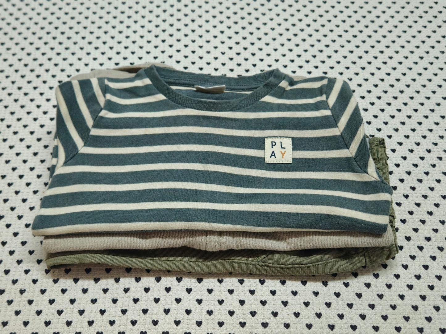 Minis Junge | 3-tlg. Set: T-Shirt (Pomp de Lux), Kapuzenjacke (C&A), Stoffhose (Name It), Gr. 92