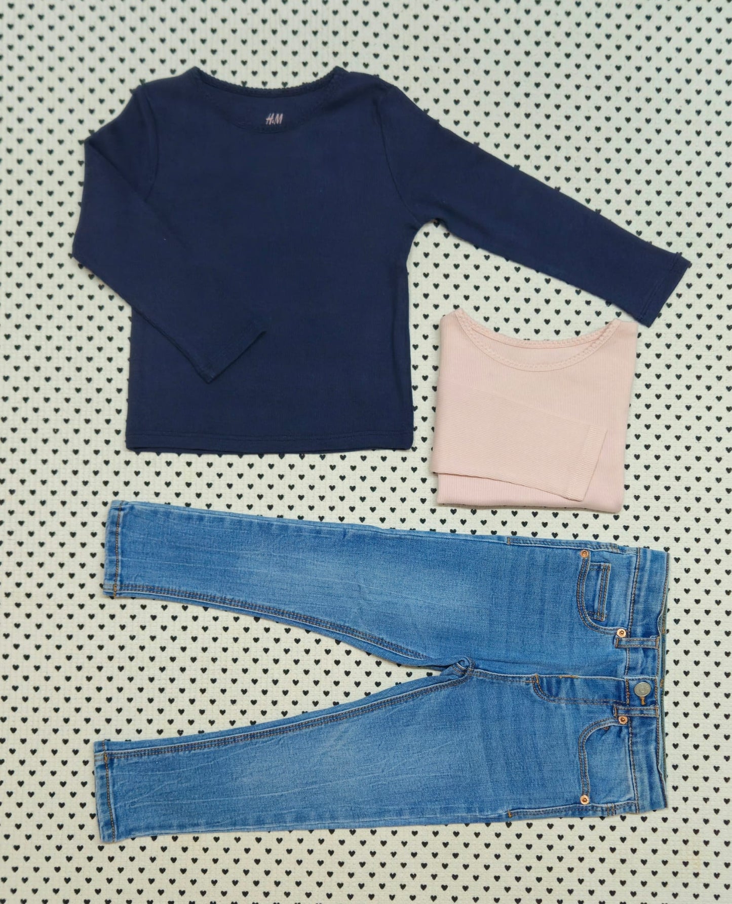 Minis Mädchen | 3-tlg. Set: 2x Langarmshirt (H&M), Jeanshose (Zara), Gr. 86/92