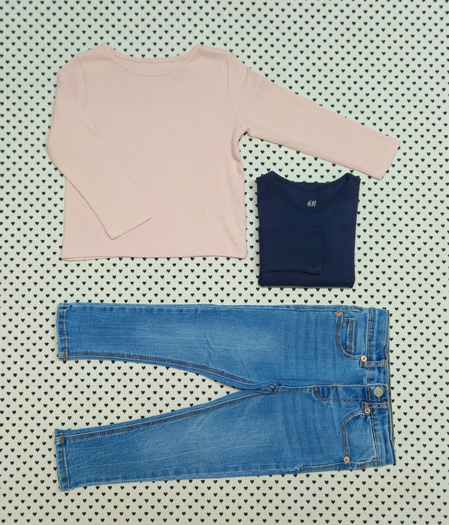 Minis Mädchen | 3-tlg. Set: 2x Langarmshirt (H&M), Jeanshose (Zara), Gr. 86/92