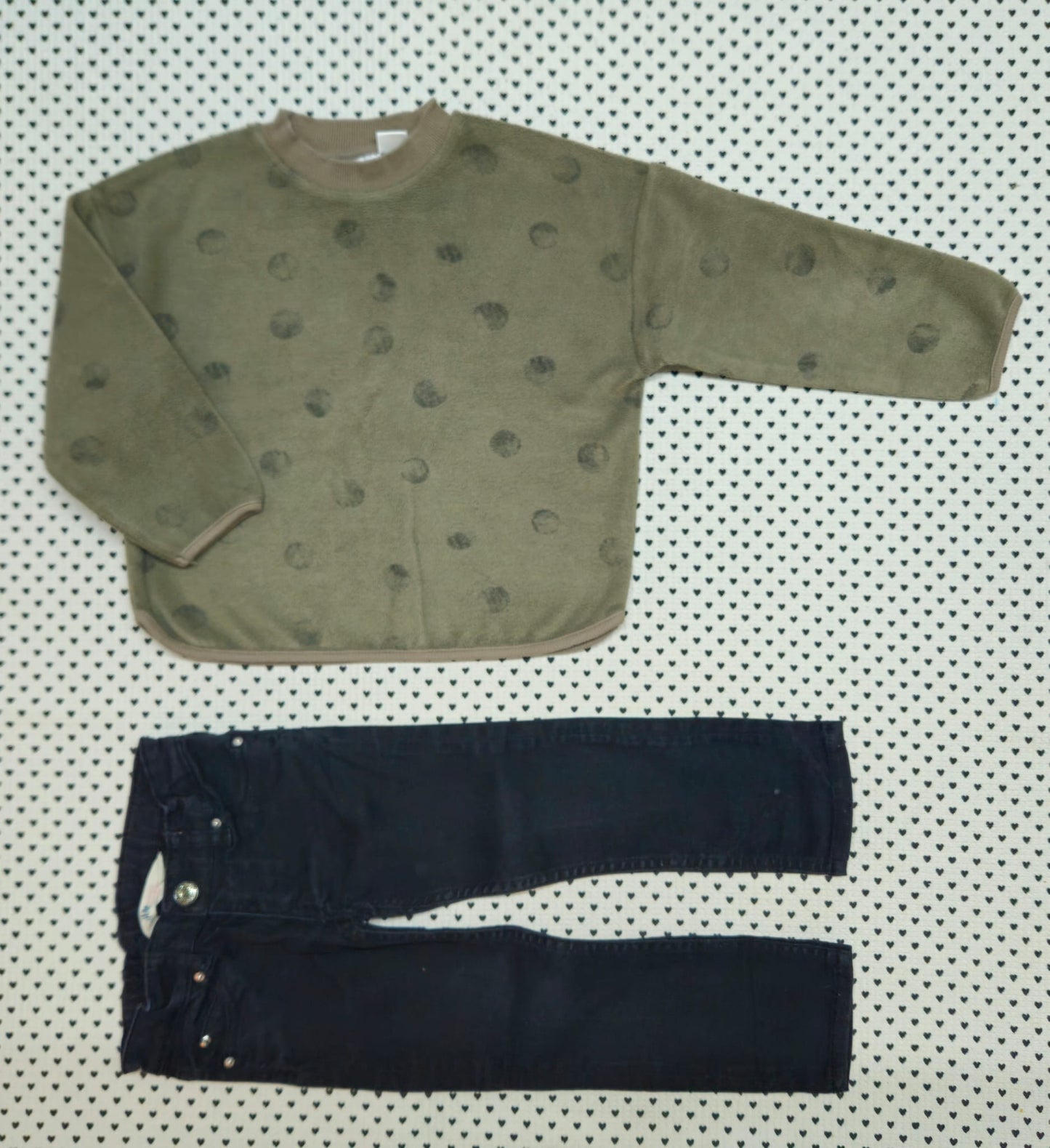Kids |Junge | Unisex | 2-tlg. Set: Fleecepullover (Zara) und Jeanshose (H&M), Gr. 98/104